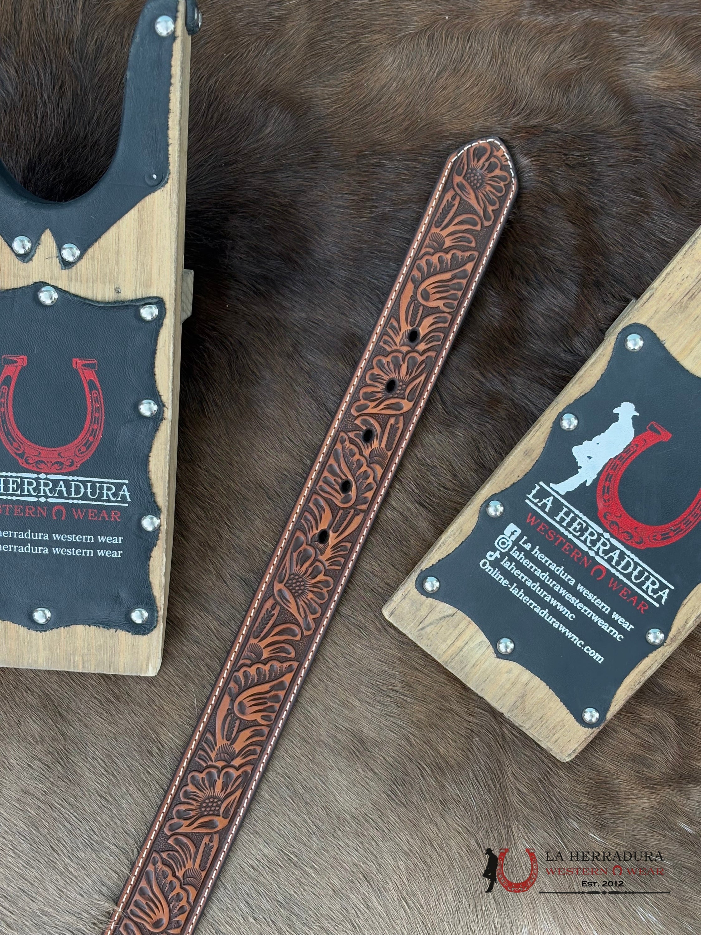 Nocona Cognag Floral Emborded Jewl Buckle Cinturones Mujeres