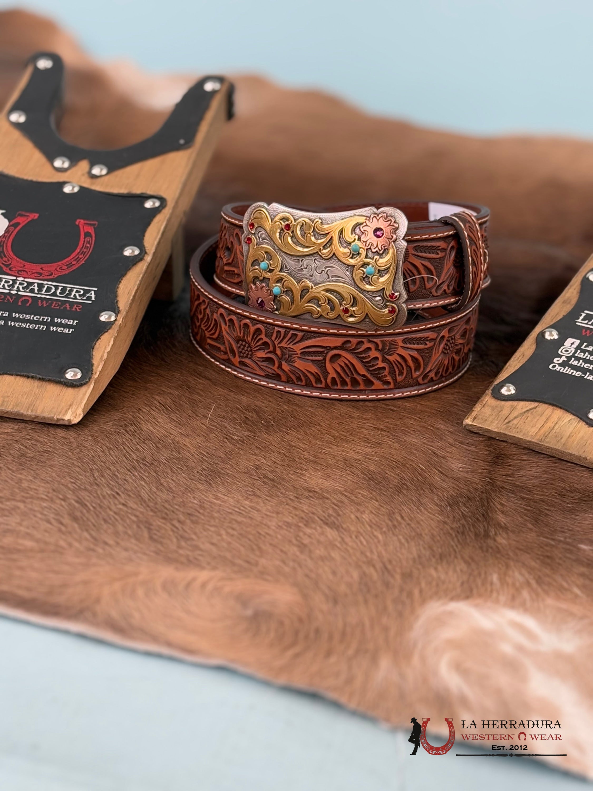 Nocona Cognag Floral Emborded Jewl Buckle Cinturones Mujeres