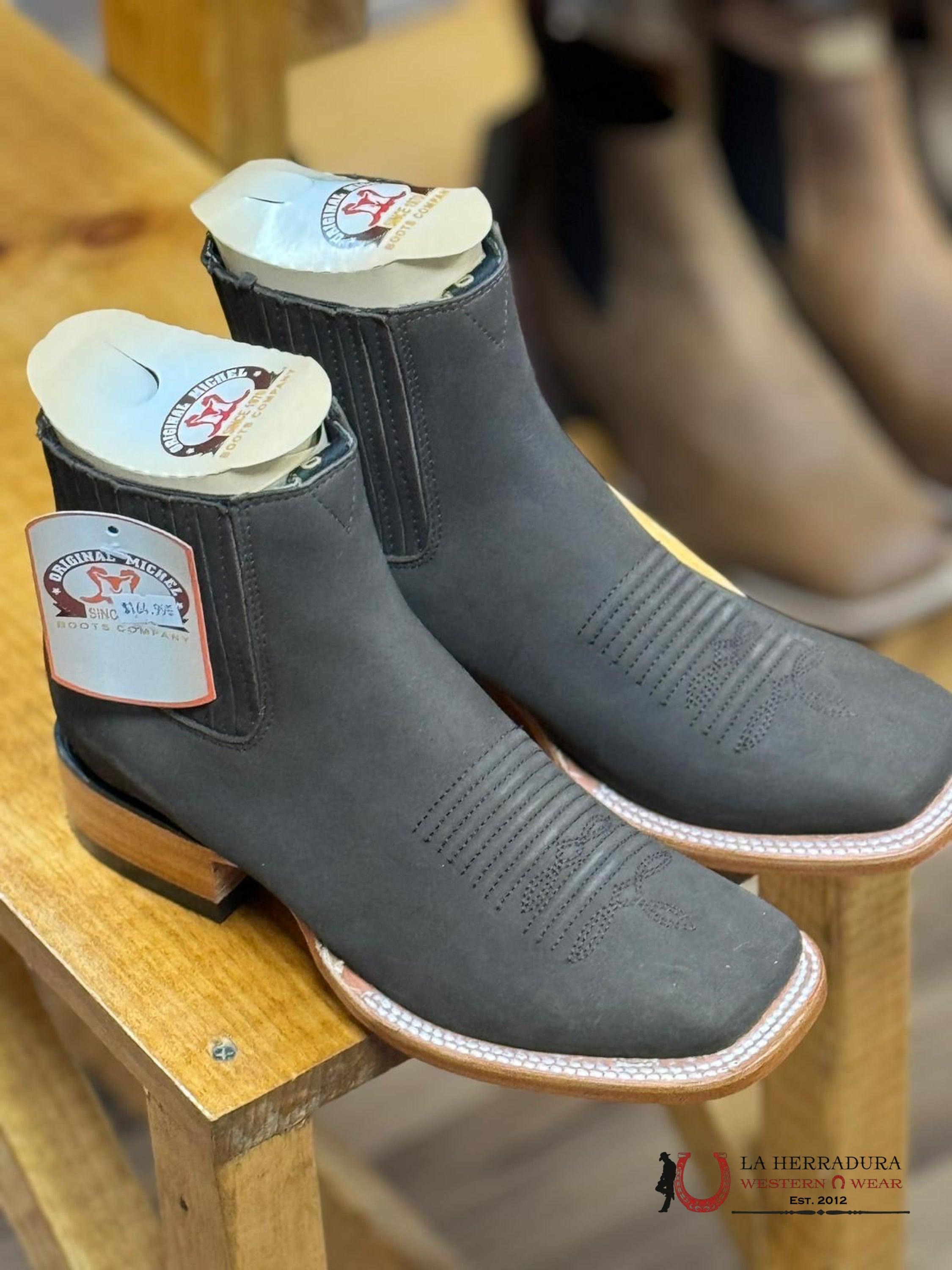 Original Michel Nobuck Dark Tobacco Square Toe Short Boot Botas Hombres