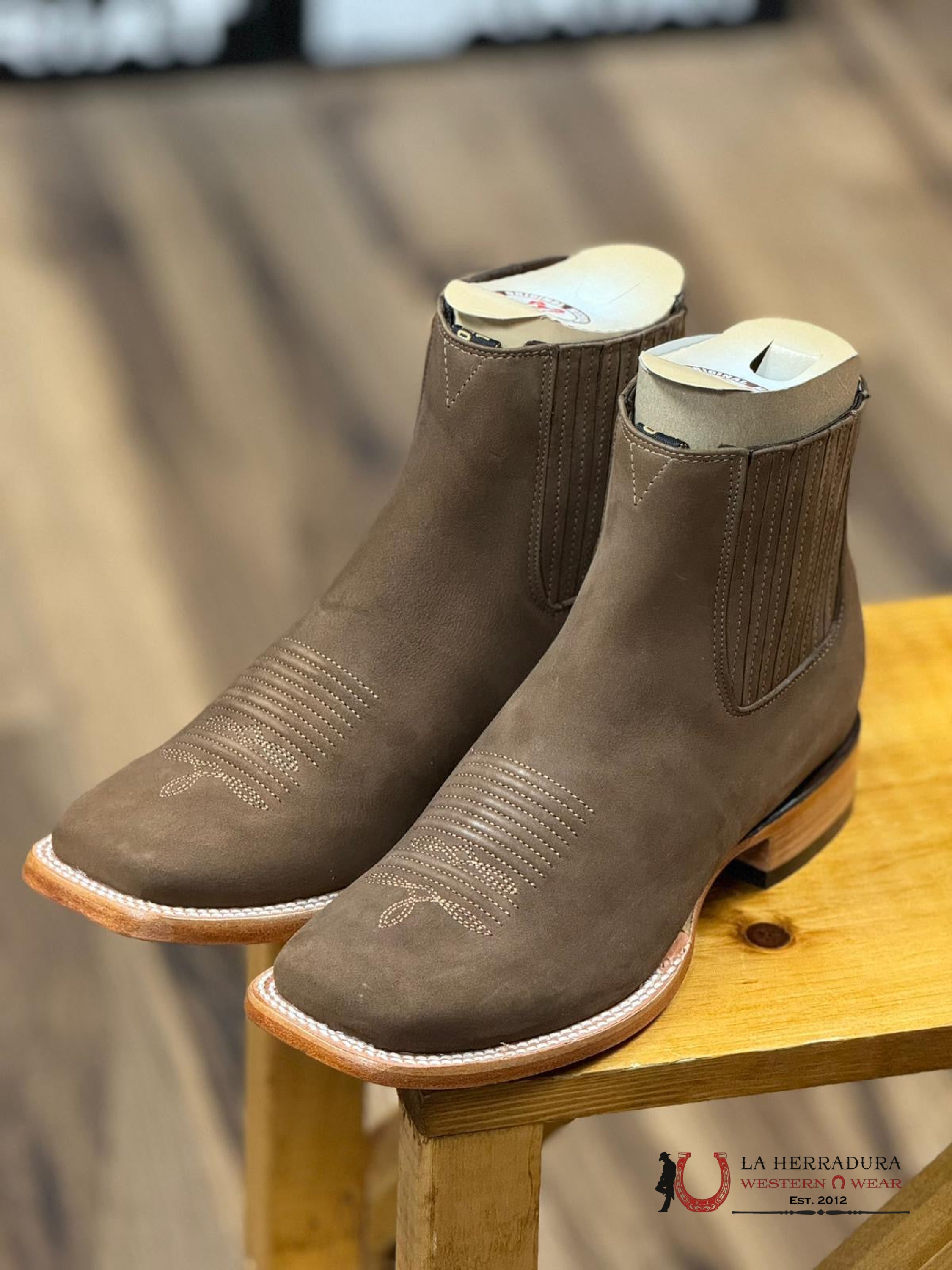 Original Michel Nobuck Taupe Square Toe Short Boot Botas Hombres