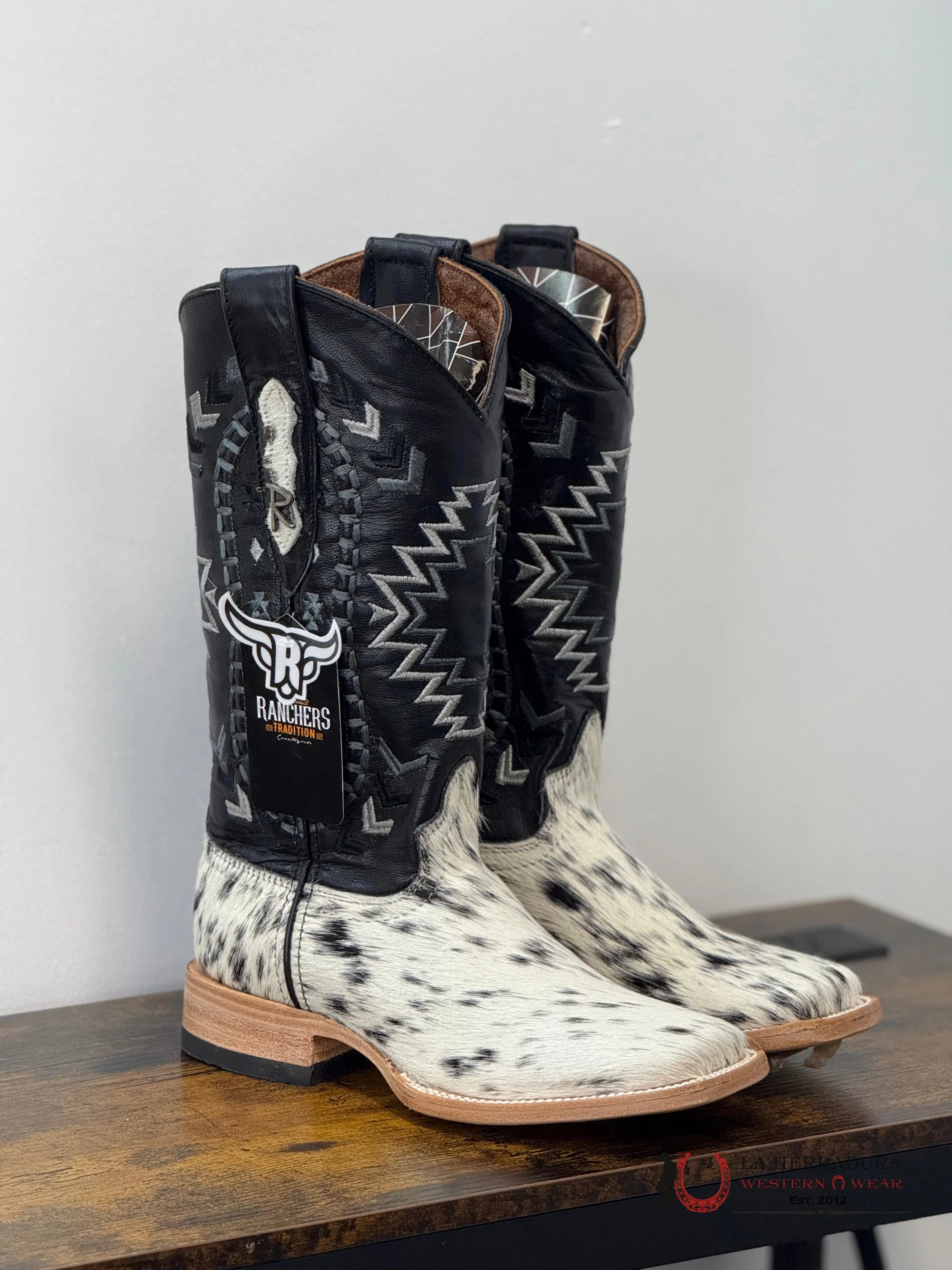 RANCHER WOMENS COWHIDE WHITE/BLACK CHEROKEE BLACK TUBE AZTEC BOTAS MUJERES