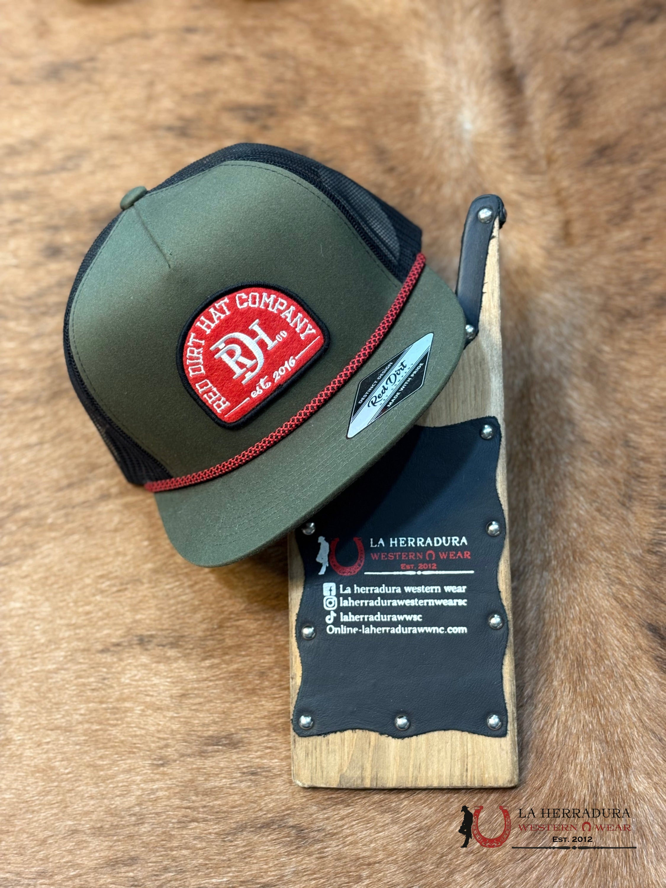 RED DIRT GREEN AND RED CAPS MENS GORRAS HOMBRES