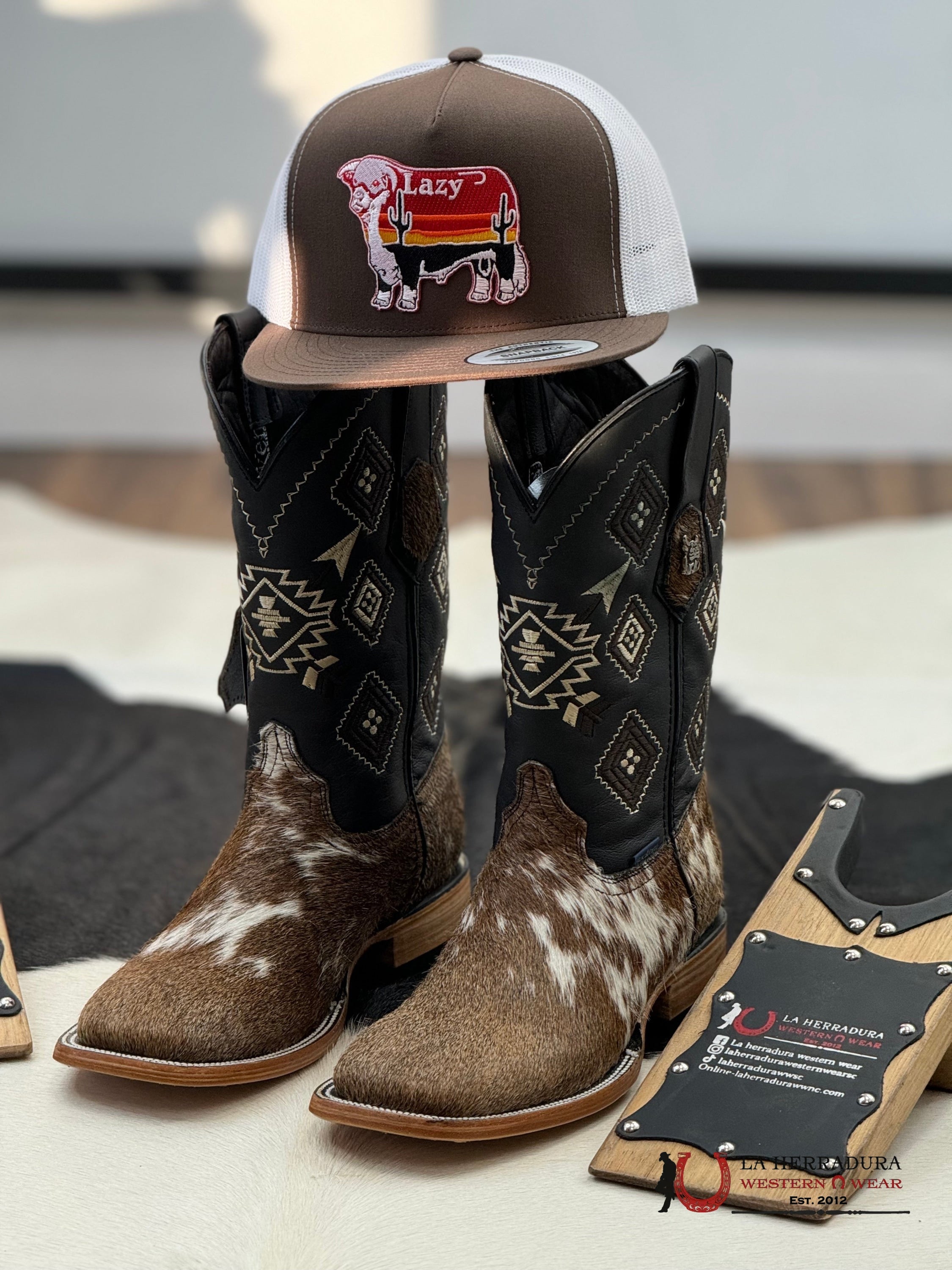 ROCKEM EST. AZTECA COWHIDE BROWN AND WHITE SQ. TOE BOOT (EVERY PAIR IS UNIQUE) BOTAS HOMBRES