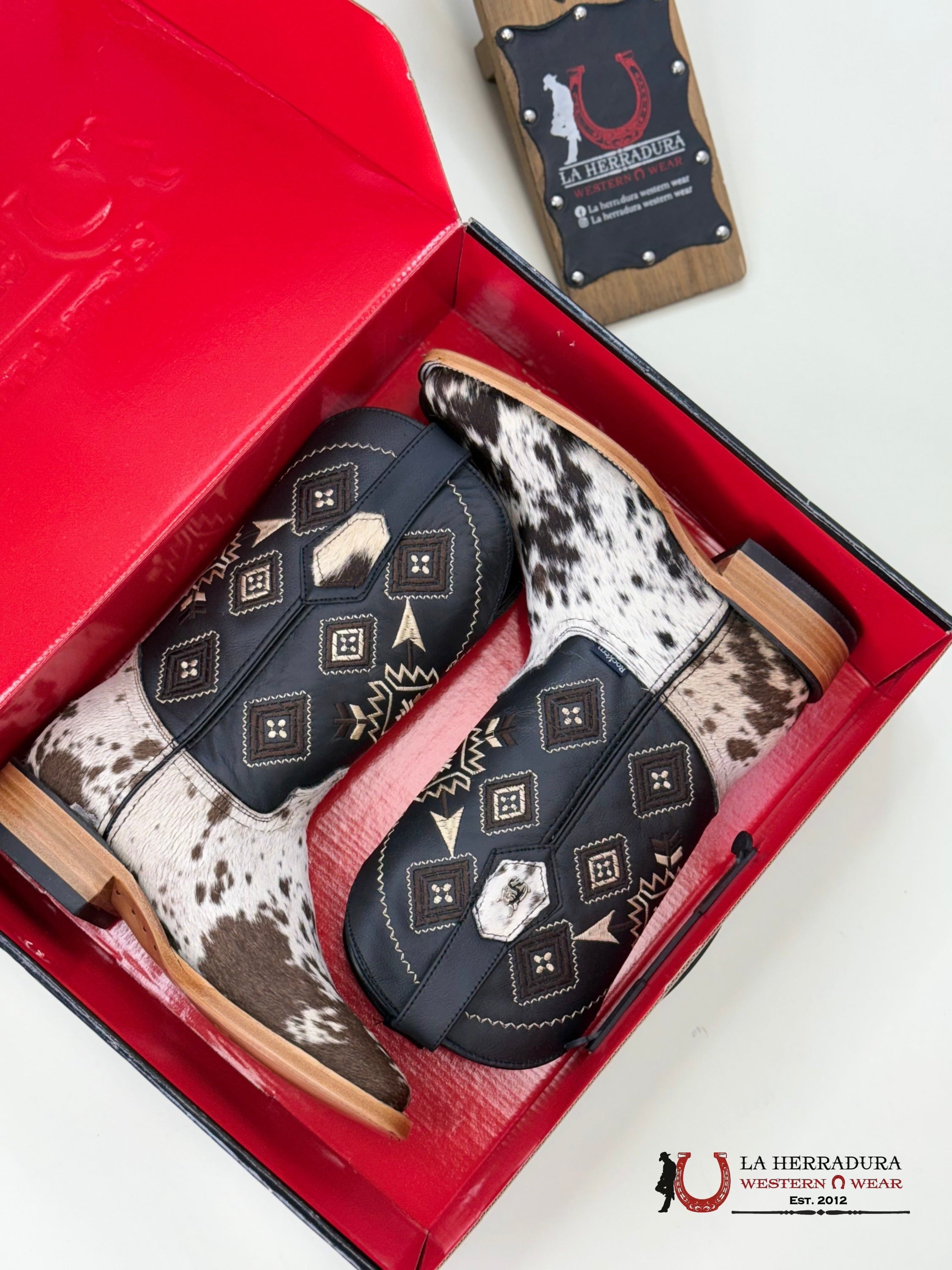 ROCKEM EST. AZTECA COWHIDE BROWN AND WHITE SQ. TOE BOOT (EVERY PAIR IS UNIQUE) BOTAS HOMBRES