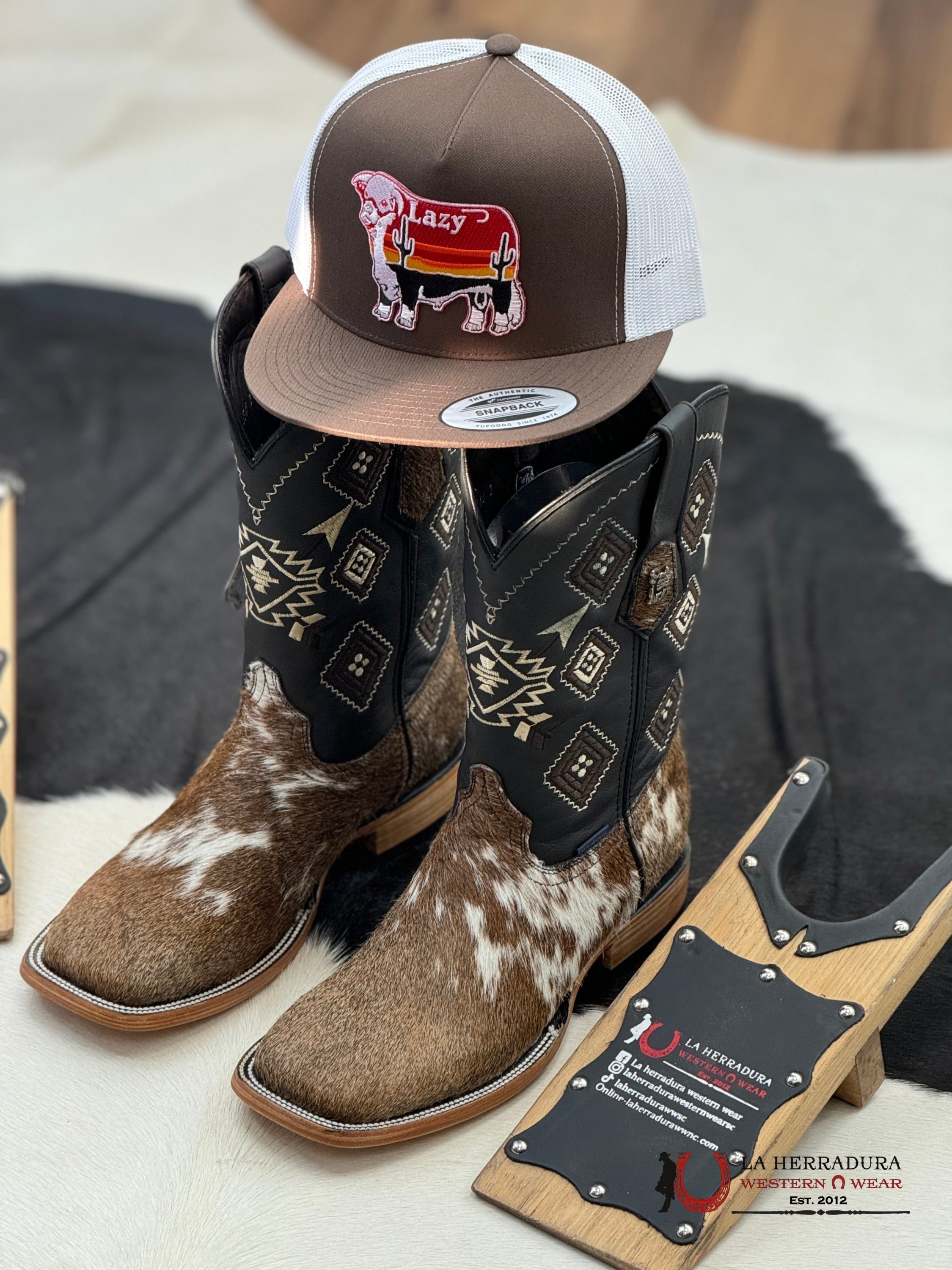 ROCKEM EST. AZTECA COWHIDE BROWN AND WHITE SQ. TOE BOOT (EVERY PAIR IS UNIQUE) BOTAS HOMBRES