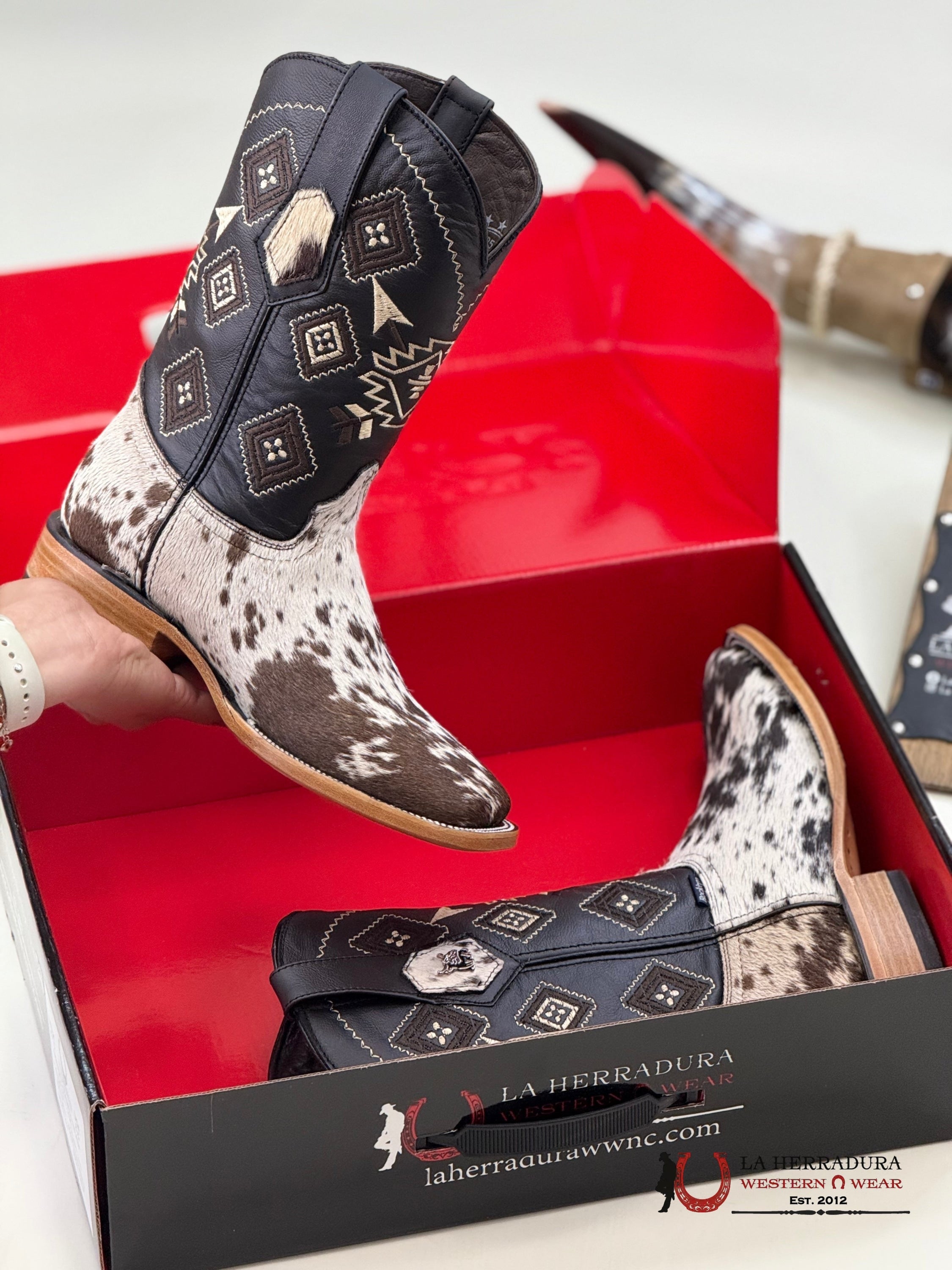 ROCKEM EST. AZTECA COWHIDE BROWN AND WHITE SQ. TOE BOOT (EVERY PAIR IS UNIQUE) BOTAS HOMBRES