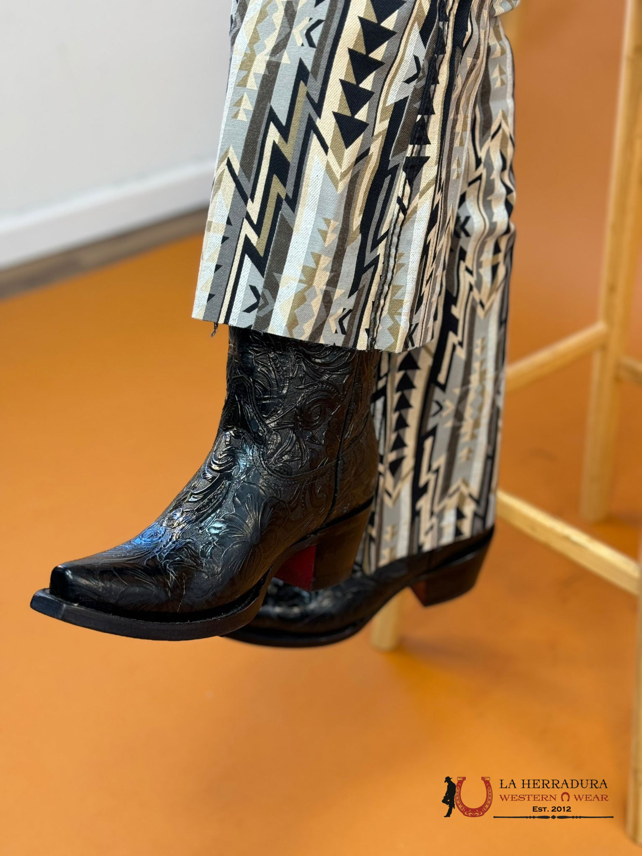 Rock’em Hand Tooled Flor De Luz Black Point Toe Botas Mujeres