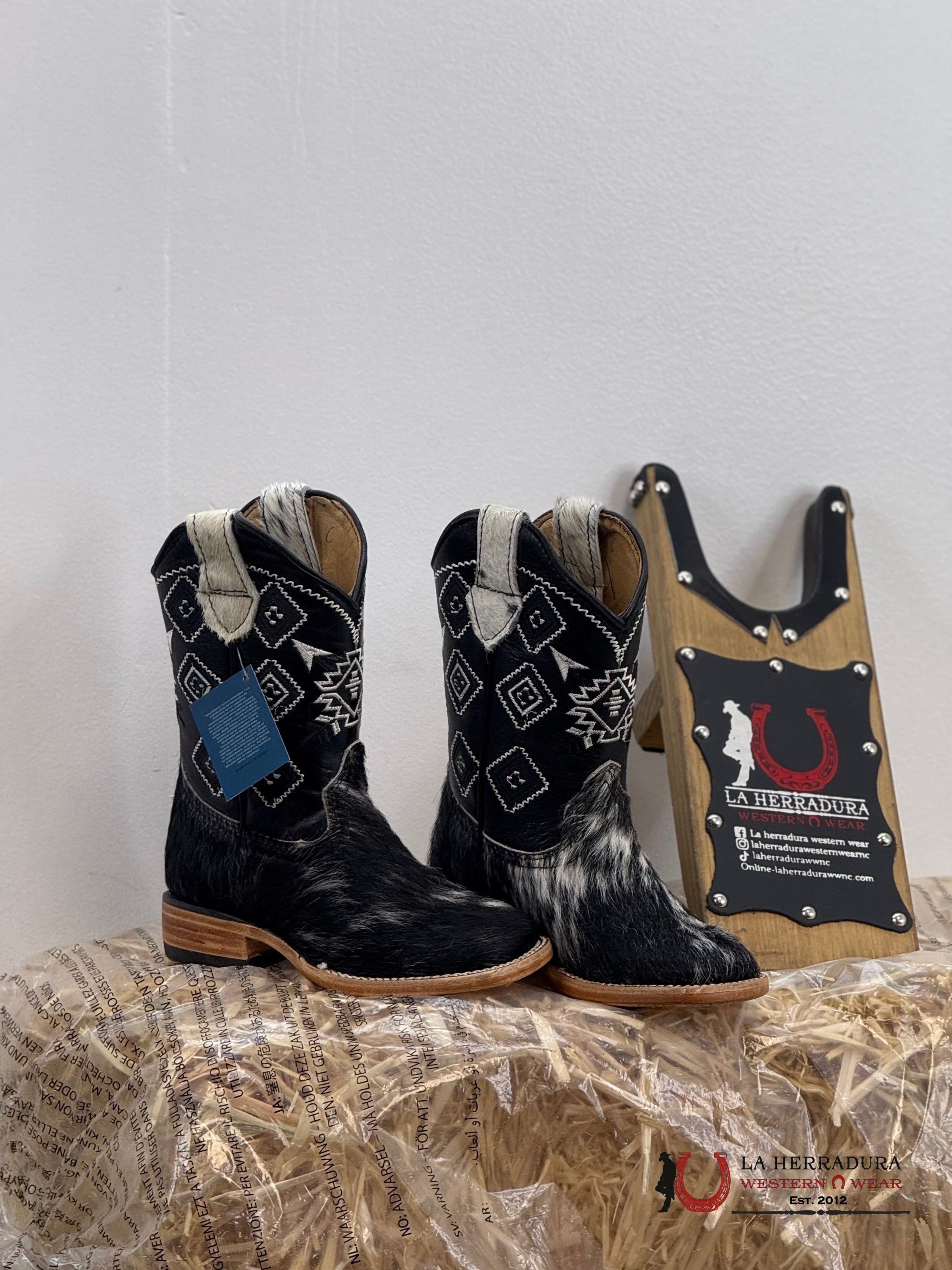 ROCKEM KIDS COWHIDE BLACK&WHITE SQ. TOE *EVERY PAIR IS UNIQUE* NIÑOS