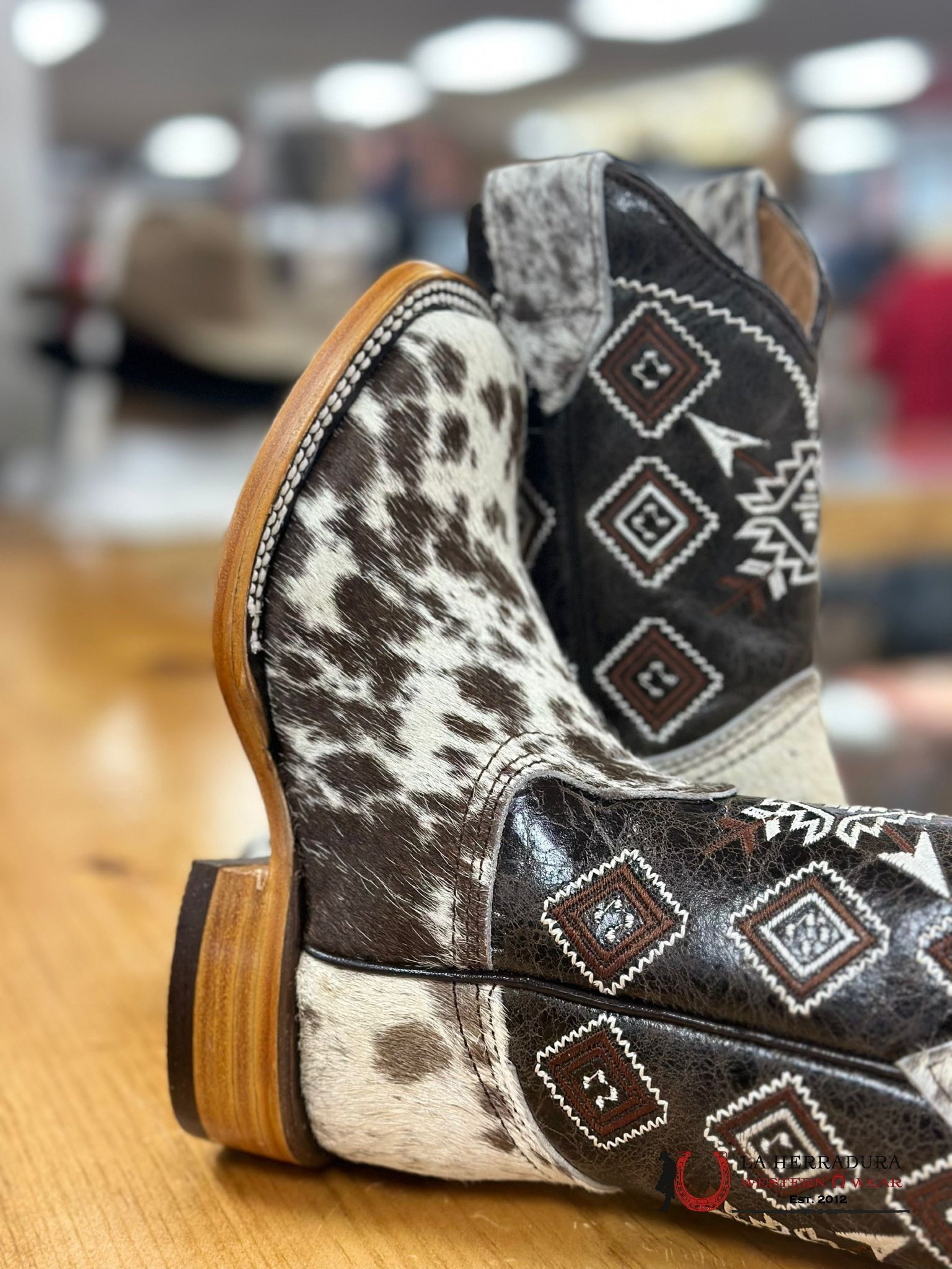 ROCKEM KIDS COWHIDE BROWN&WHITE AZTEC TUBE *EVERY PAIR IS UNIQUE* NIÑOS