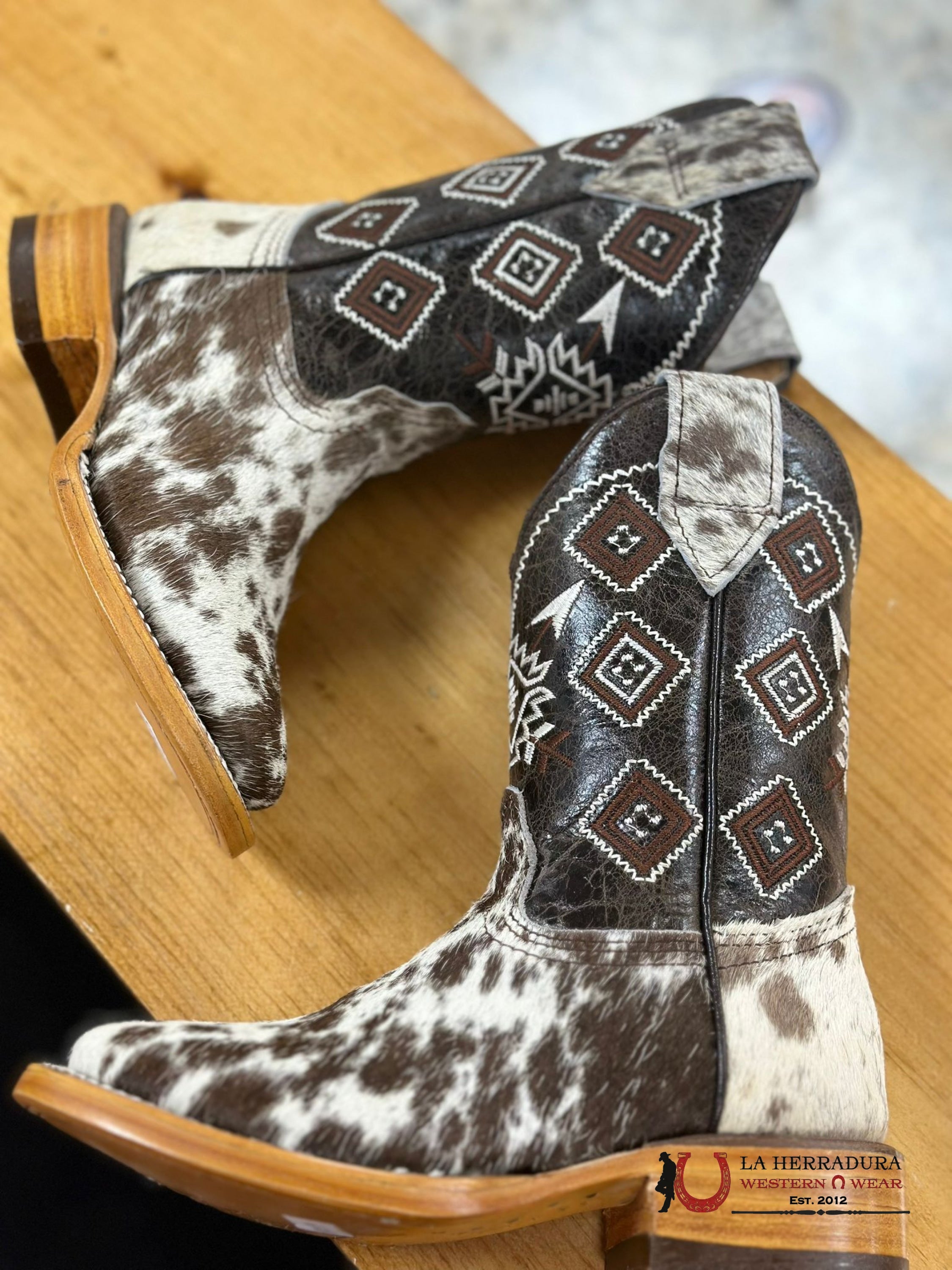 ROCKEM KIDS COWHIDE BROWN&WHITE AZTEC TUBE *EVERY PAIR IS UNIQUE* NIÑOS