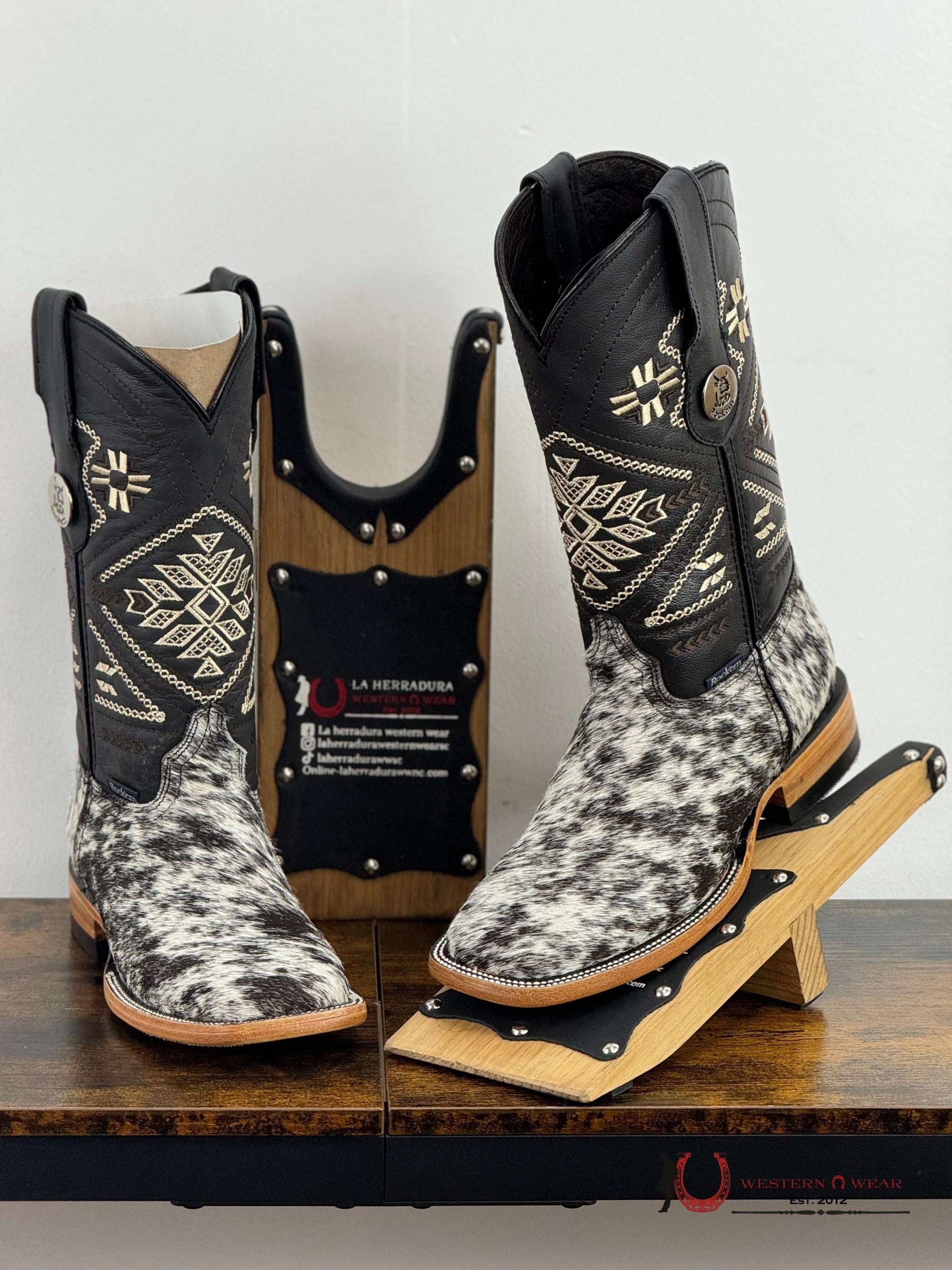 ROCKEM WOMENS EST AZTEC LADY BLACK & WHITE COWHIDE BOOT