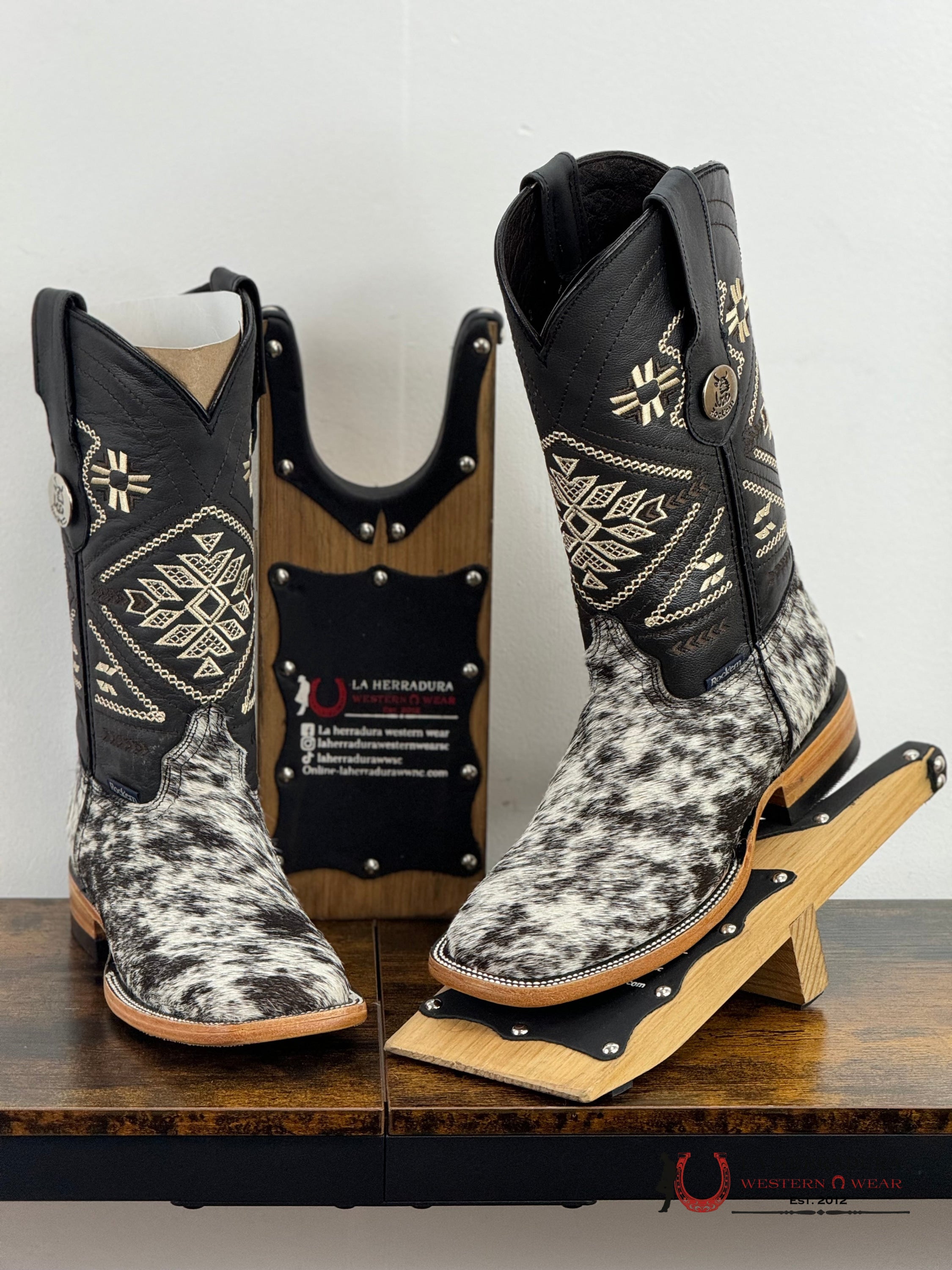 Womens Est Aztec Lady Black & White Cowhide Boot Botas Mujeres
