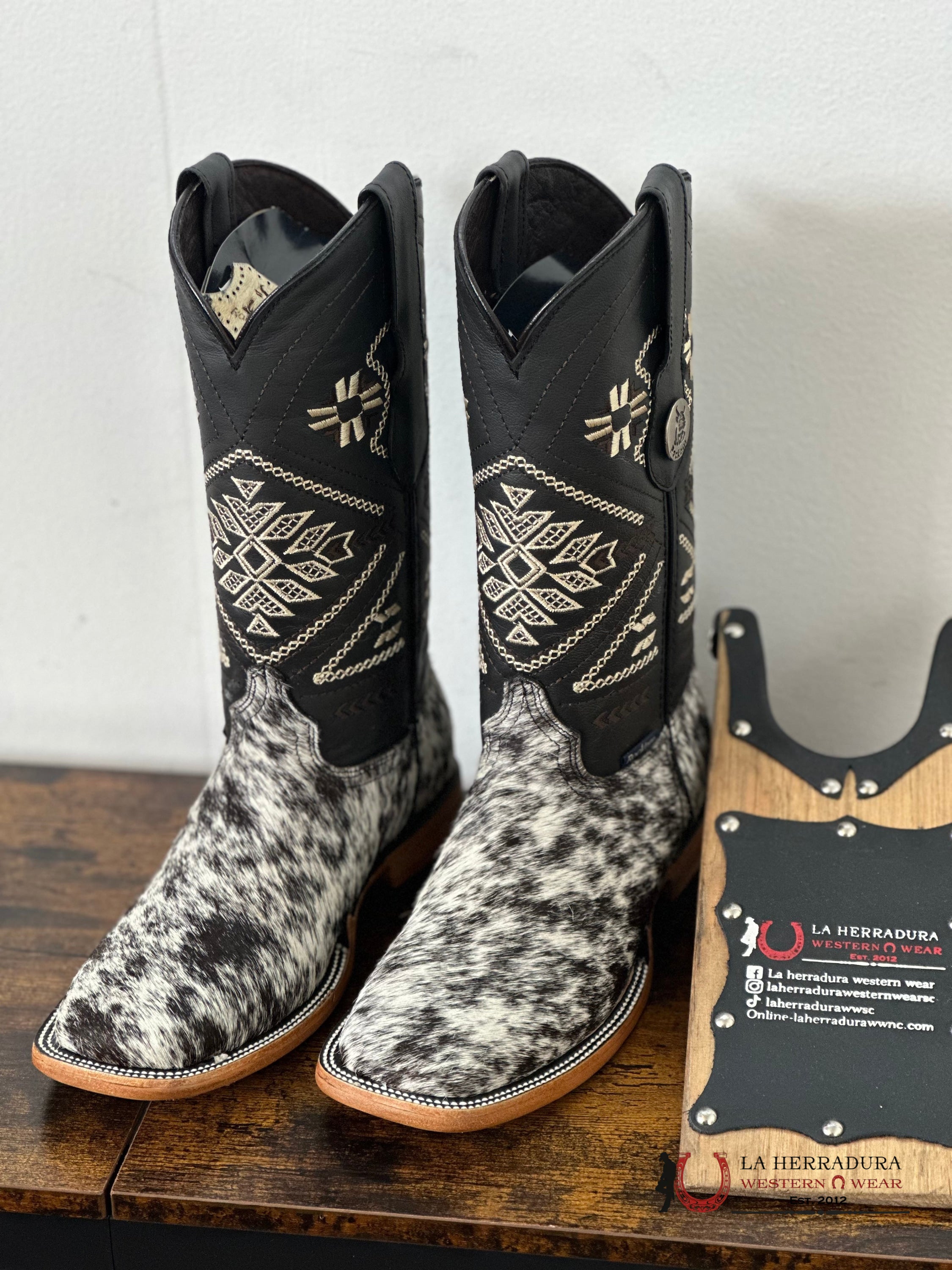 Womens Est Aztec Lady Black & White Cowhide Boot Botas Mujeres