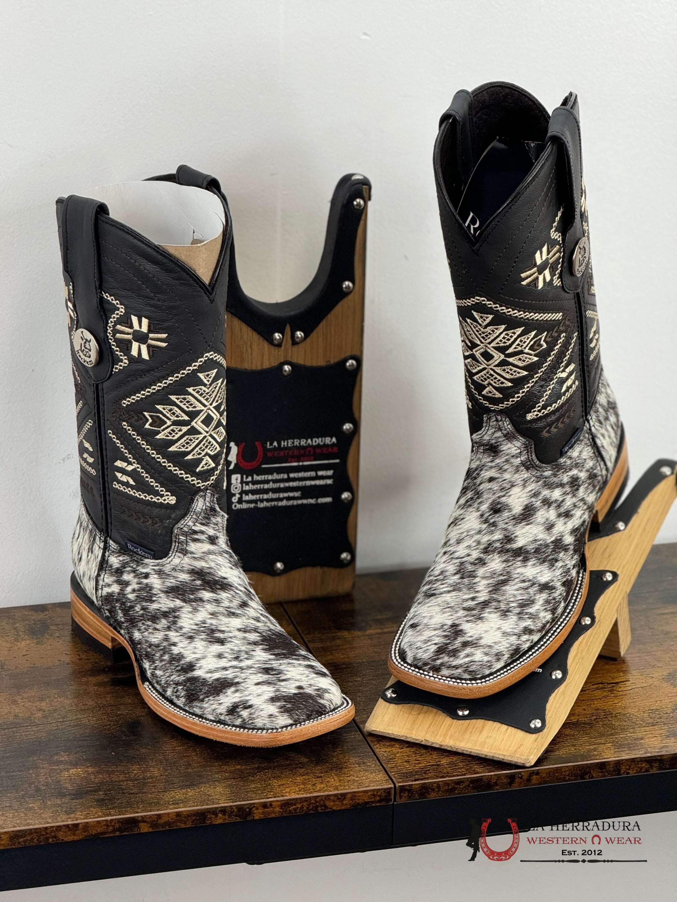 Womens Est Aztec Lady Black & White Cowhide Boot Botas Mujeres