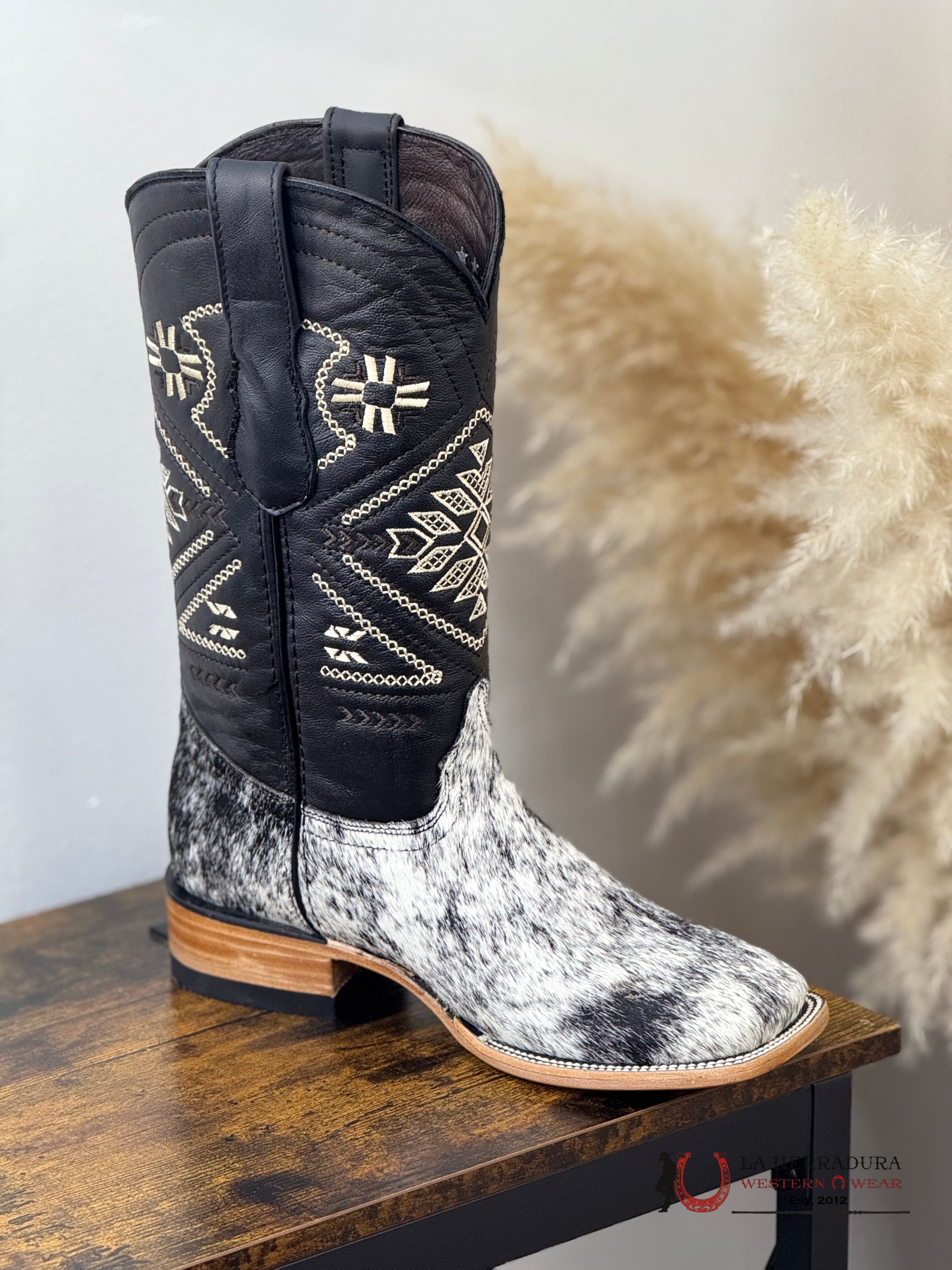 ROCKEM YOUTH COWHIDE BLACK/WHITE W/ AZTEC TUBE NIÑOS