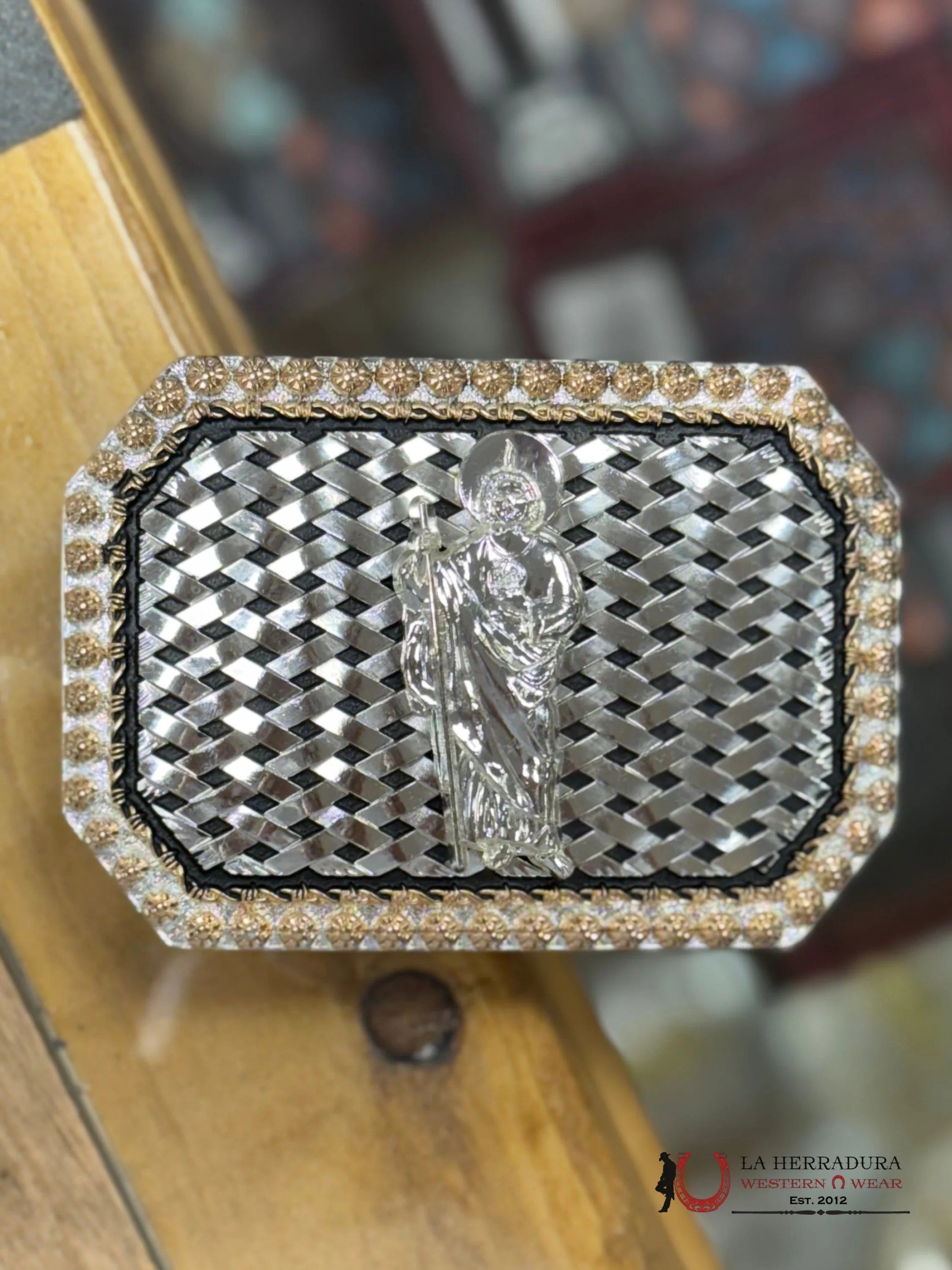 SAN JUDAS SILVER AND GOLD DETAILS SQUARE BUCKLE ACCESORIOS