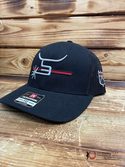 GORRA NEGRA SPIN CON LOGO ROJO