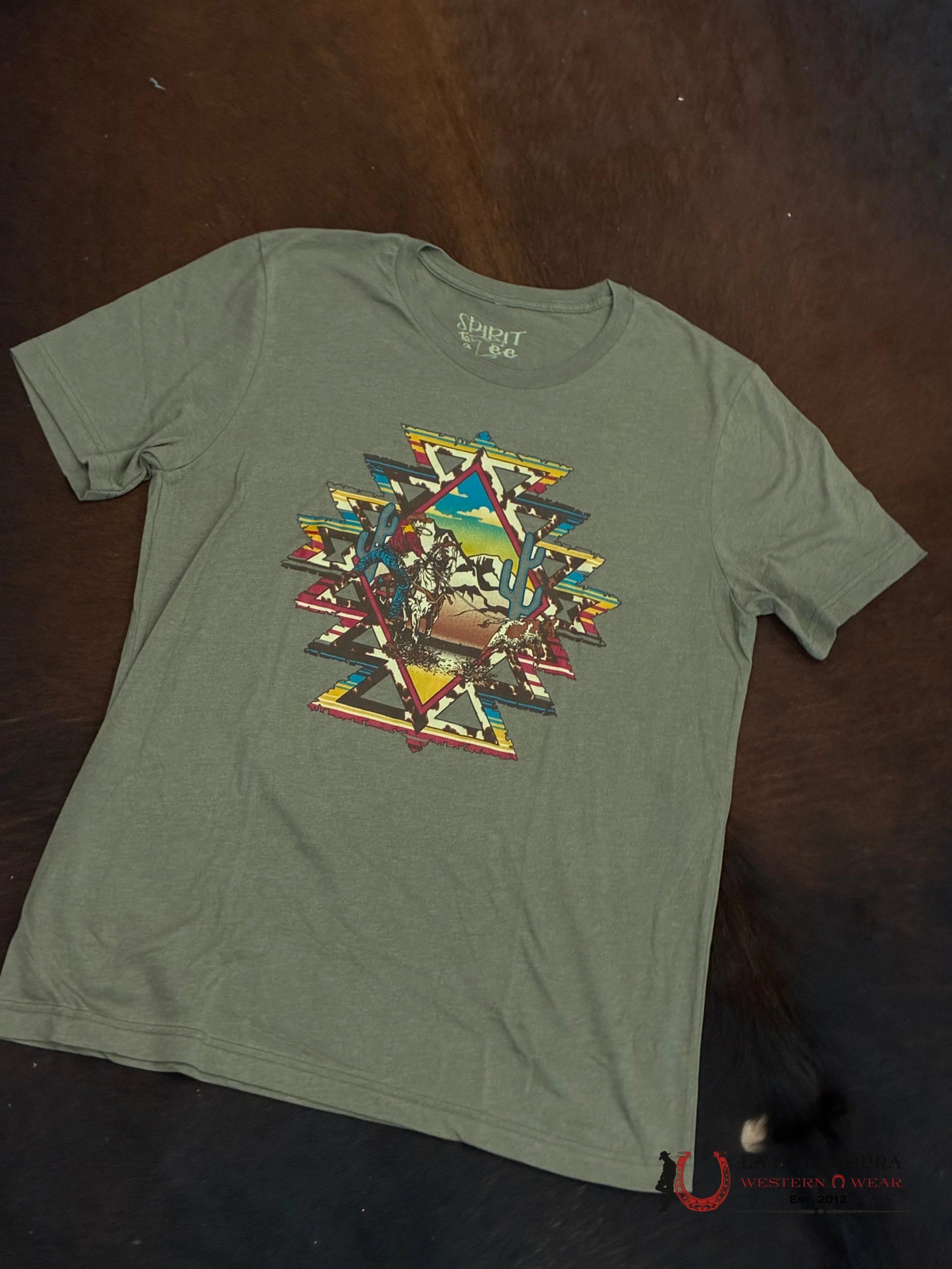 SPIRIT TO A TEE-ROPER AZTEC TEE ROPA HOMBRES