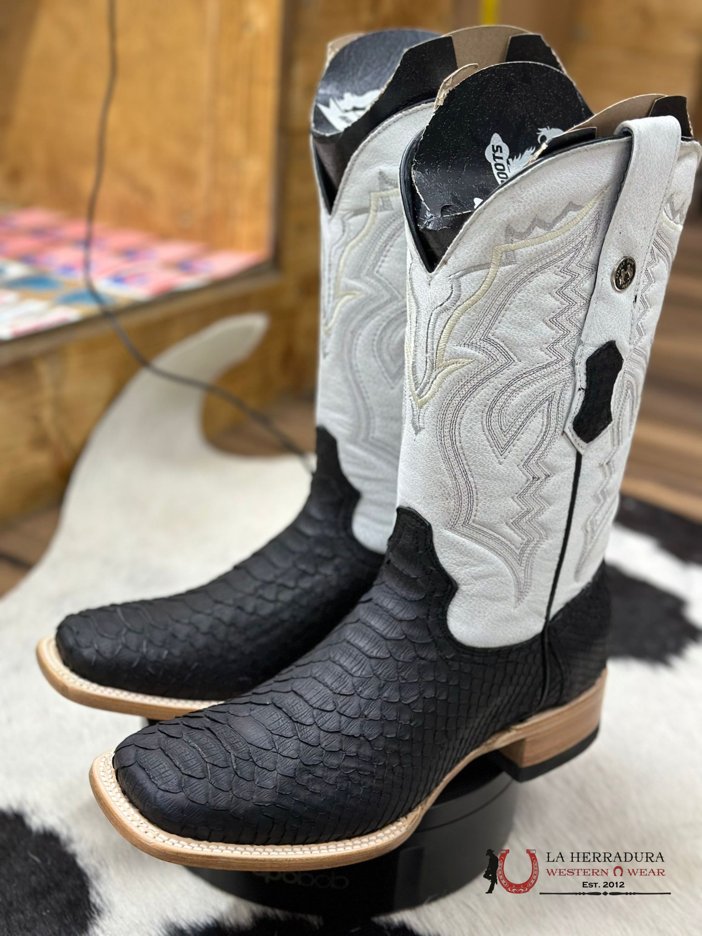 Tanner Mark Boots Exotic Fish Skin Black Botas Hombres