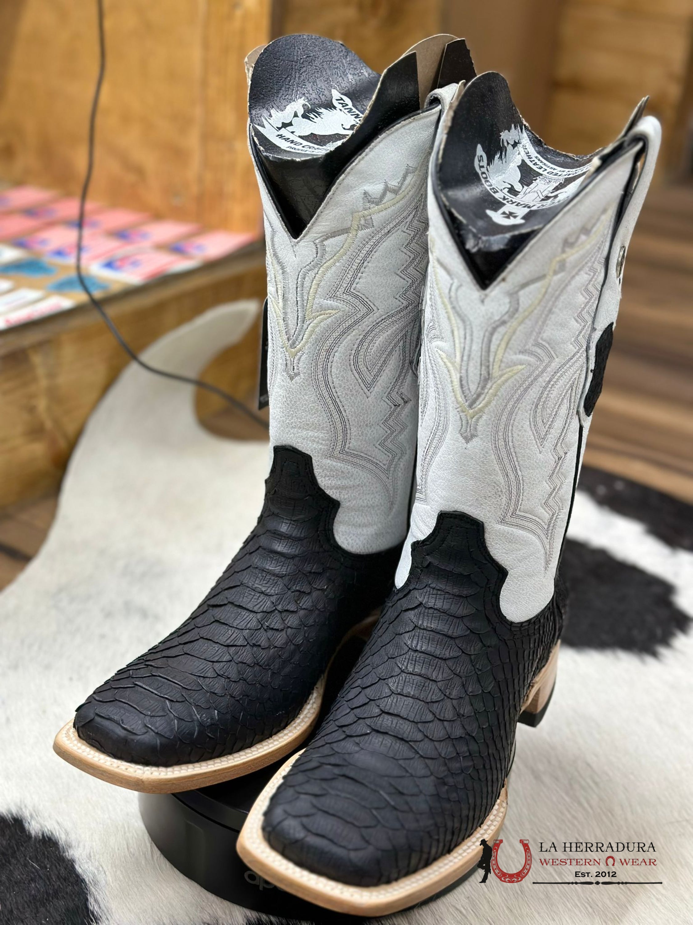 Tanner Mark Boots Exotic Fish Skin Black Botas Hombres