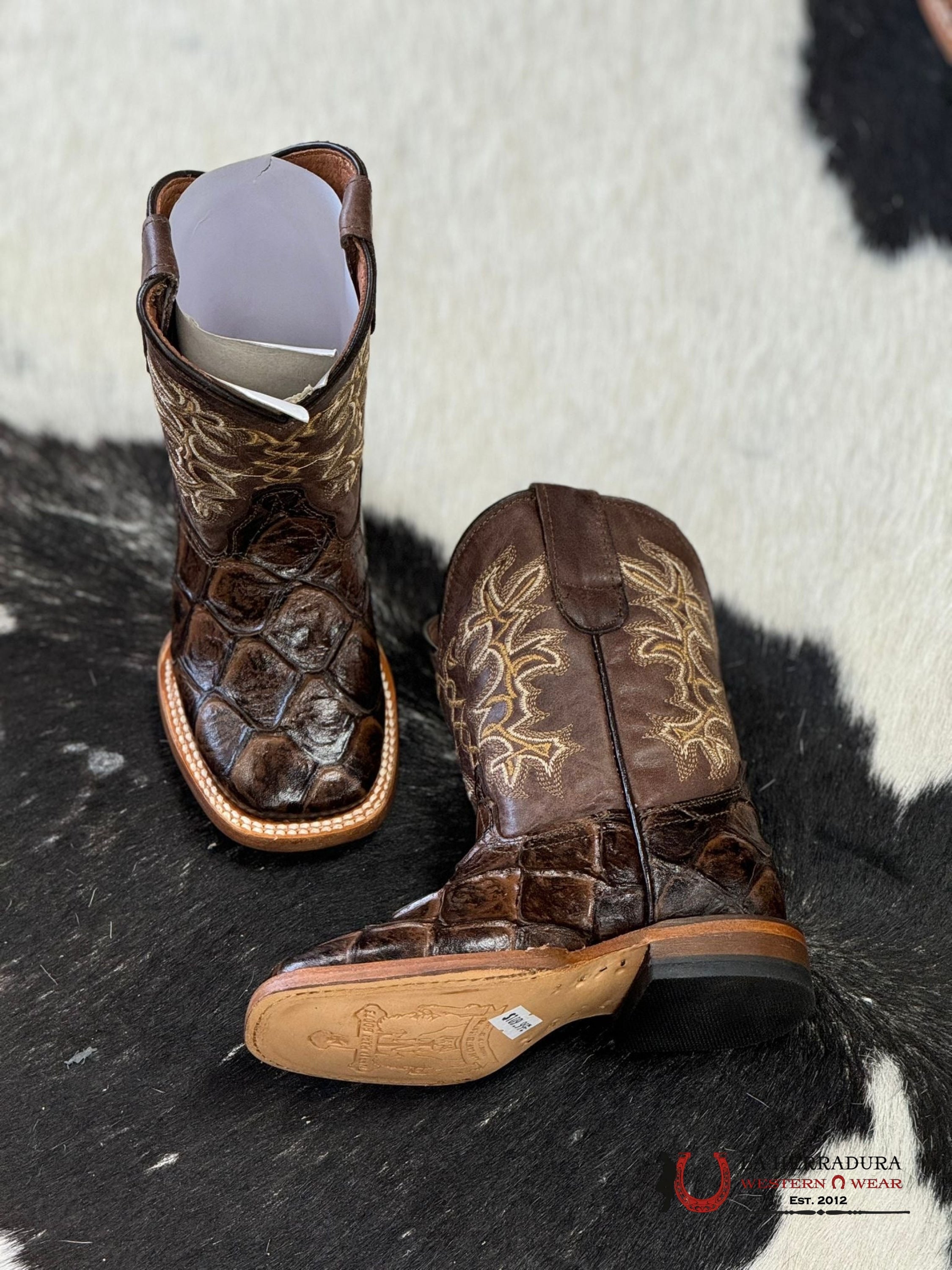 TANNER MARK KIDS ‘ANDY’ KIDS MONSTER FISH PRINT BROWN W/ BROWN TOP -TMK205308 NIÑOS