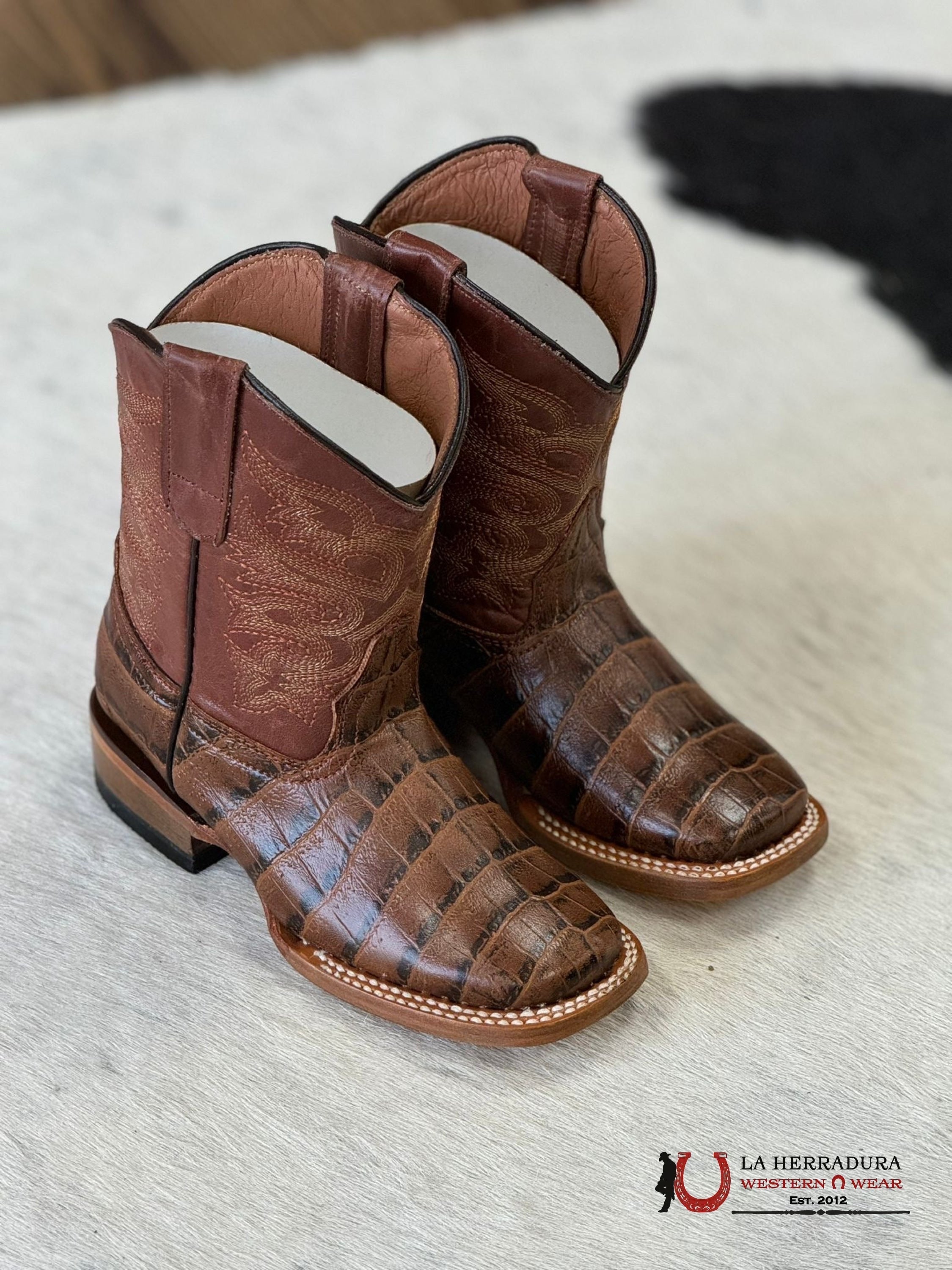 TANNER MARK KIDS ‘JOSEPH’ CAIMAN BELLY PRINT COGÑAC W/ BLACK TOP -TMK200781 y TMY200781 NIÑOS