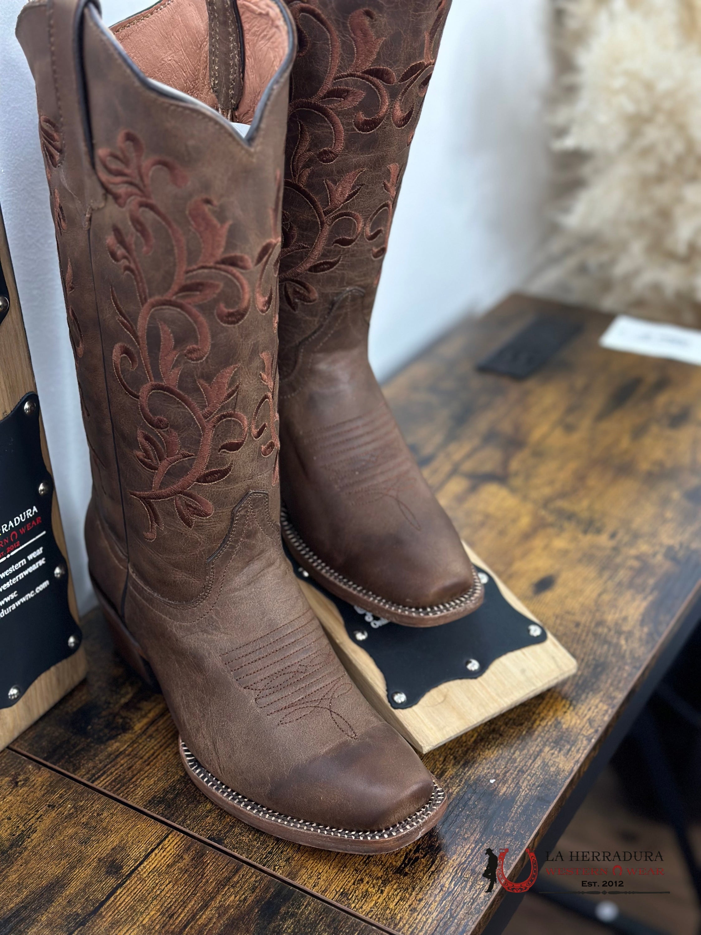 Tanner Mark Women Kaylee Cogñac Calf Floral Embroidery Top Botas Mujeres