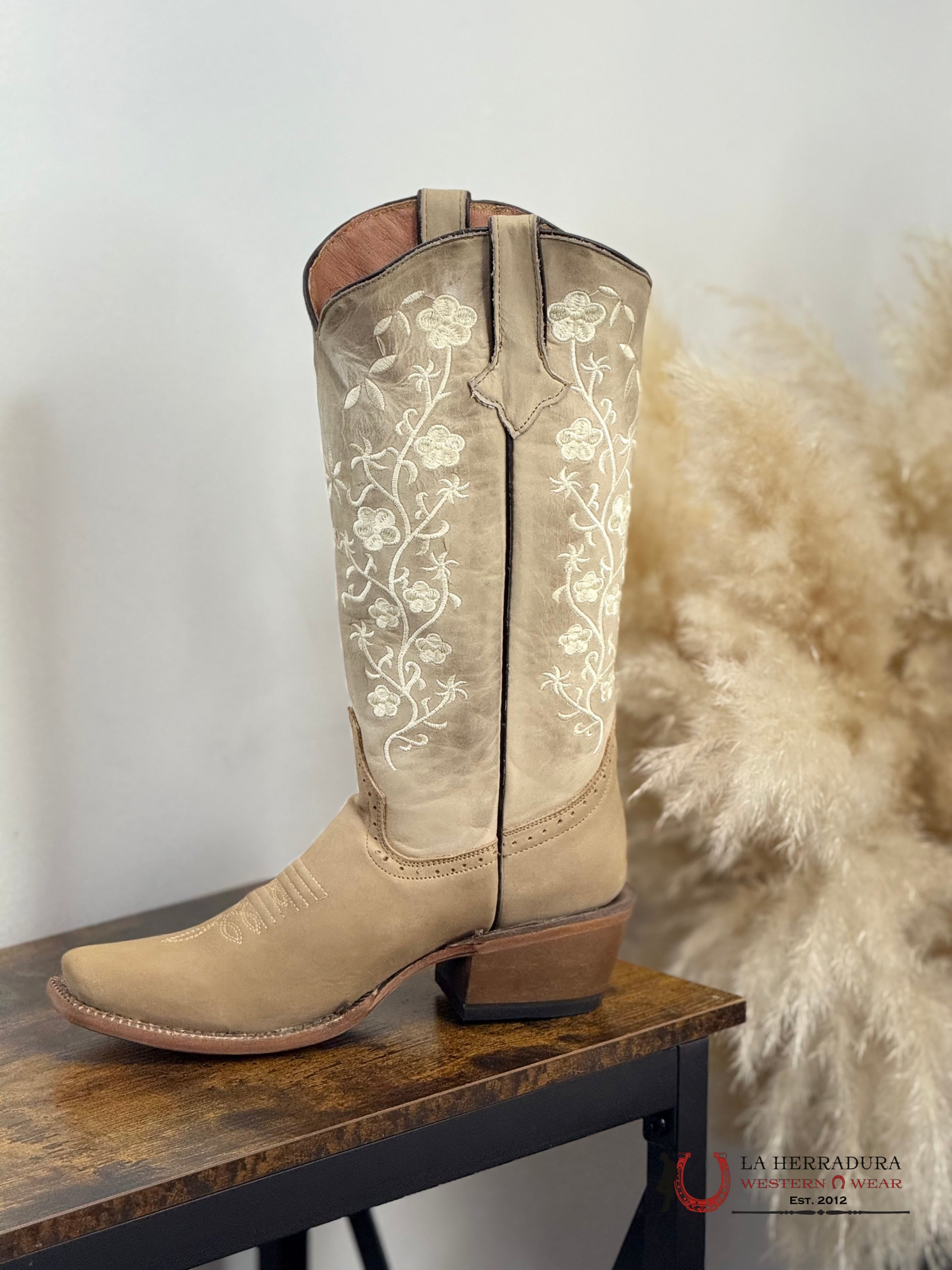 TANNER MARK WOMEN SAND FLORAL EMBROIDERY TOP TML200759 BOTAS MUJERES