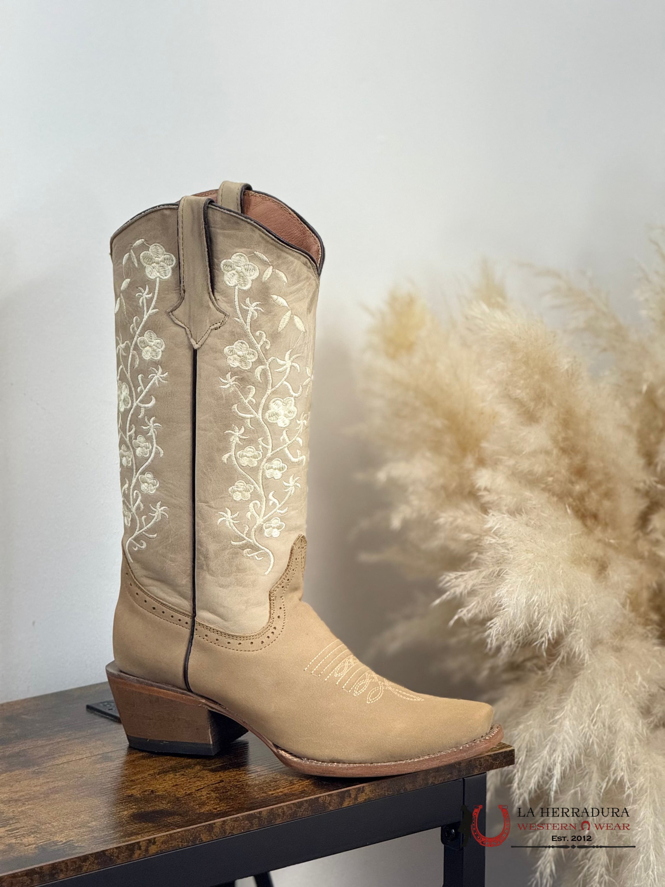 TANNER MARK WOMEN SAND FLORAL EMBROIDERY TOP TML200759 BOTAS MUJERES