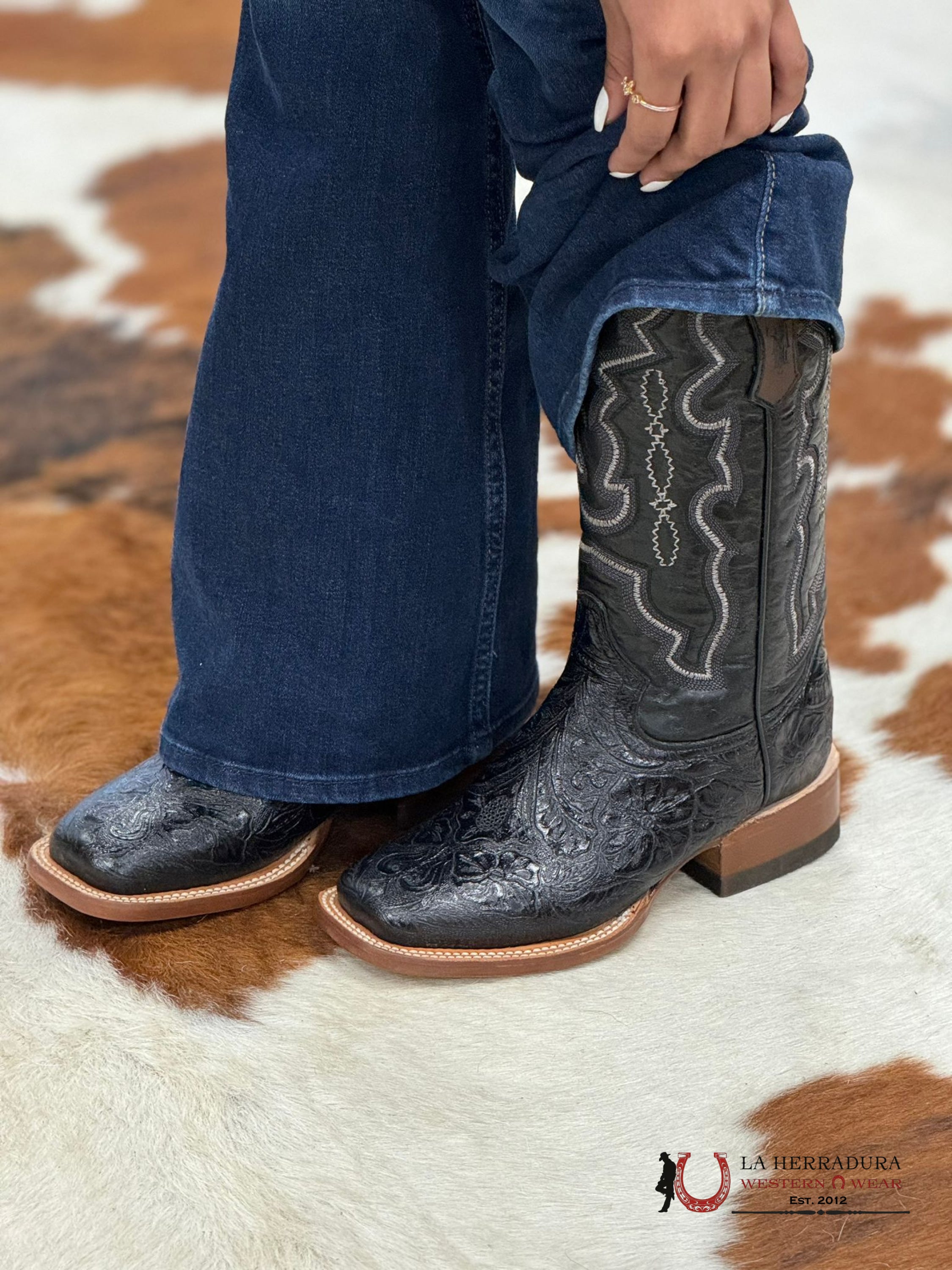 Tanner Mark Women’s Black Fango Top Hand Tooled Print Botas Mujeres