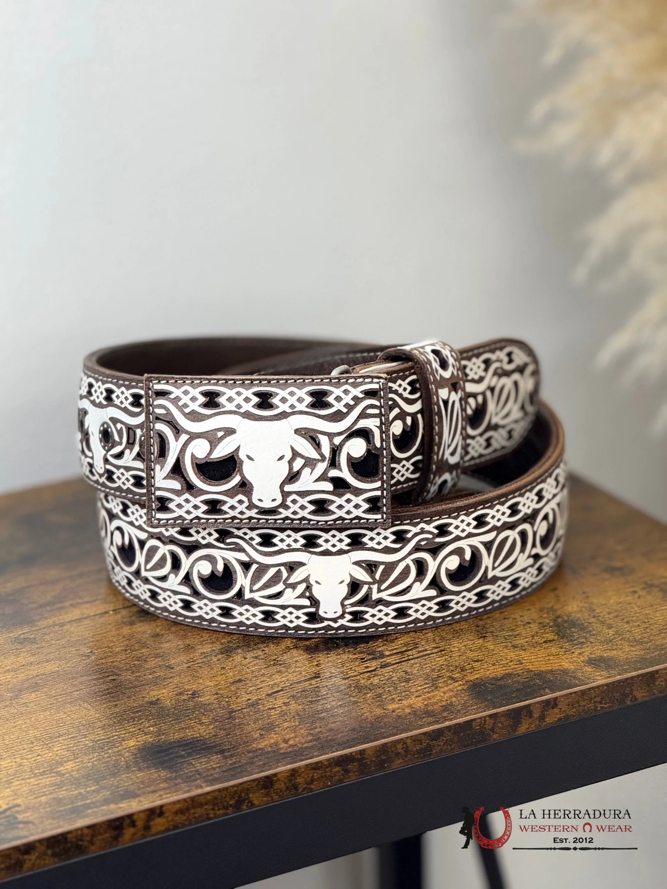 TEXAS BELT WHITE BULL STICHING WITH BLACK BACKING MEN BELT CINTURONES HOMBRES