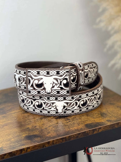 CINTURÓN DE HOMBRE DE TEXAS BLANCO CON CARA DE TORO Y COSIDO, CON REVERSO NEGRO