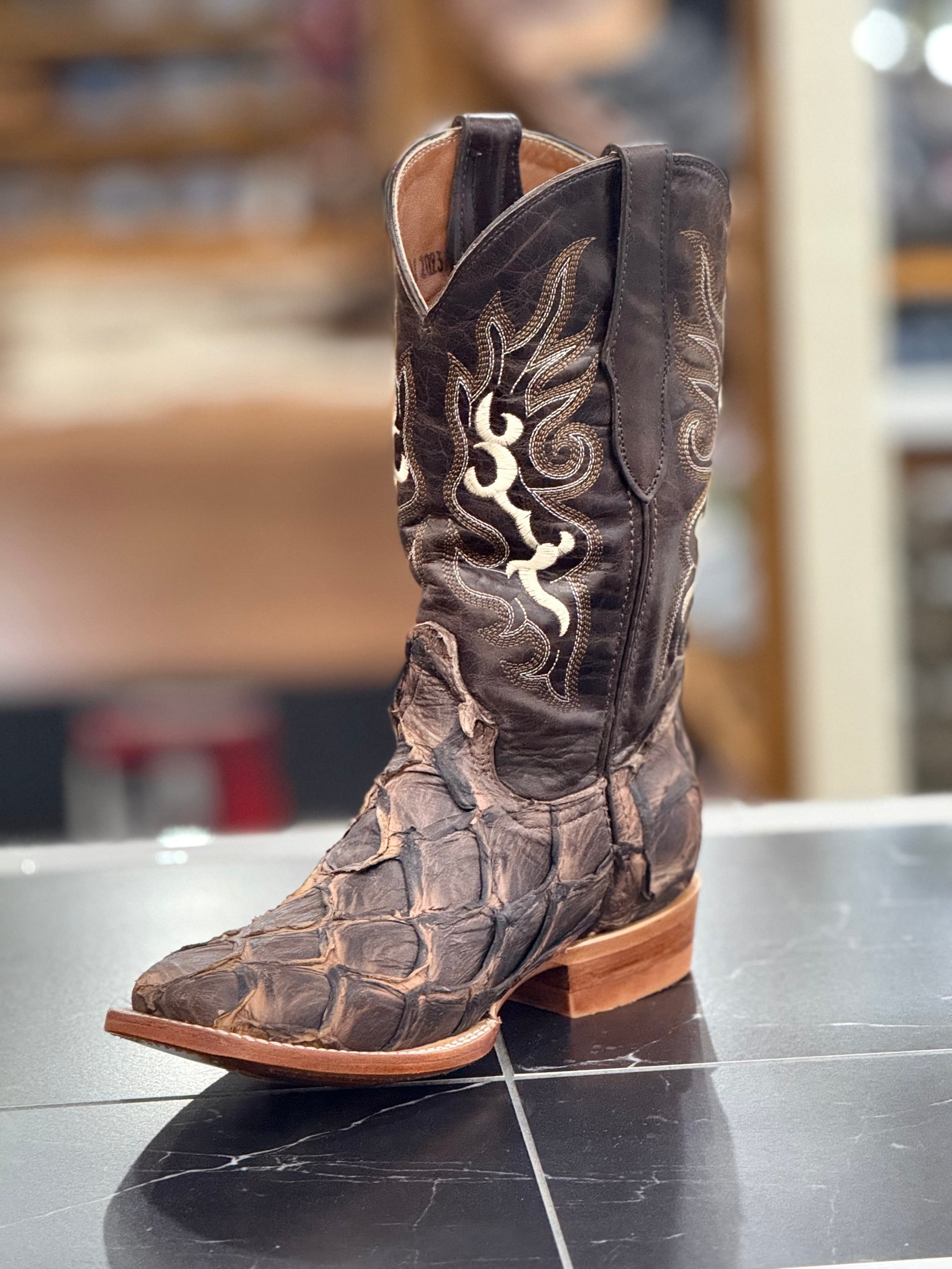 THE STAGE COACH BOOT CO./DILIGENCIA SQUARE TOE EXOTIC ARAPAIMA MUSTANG BROWN BOTAS HOMBRES