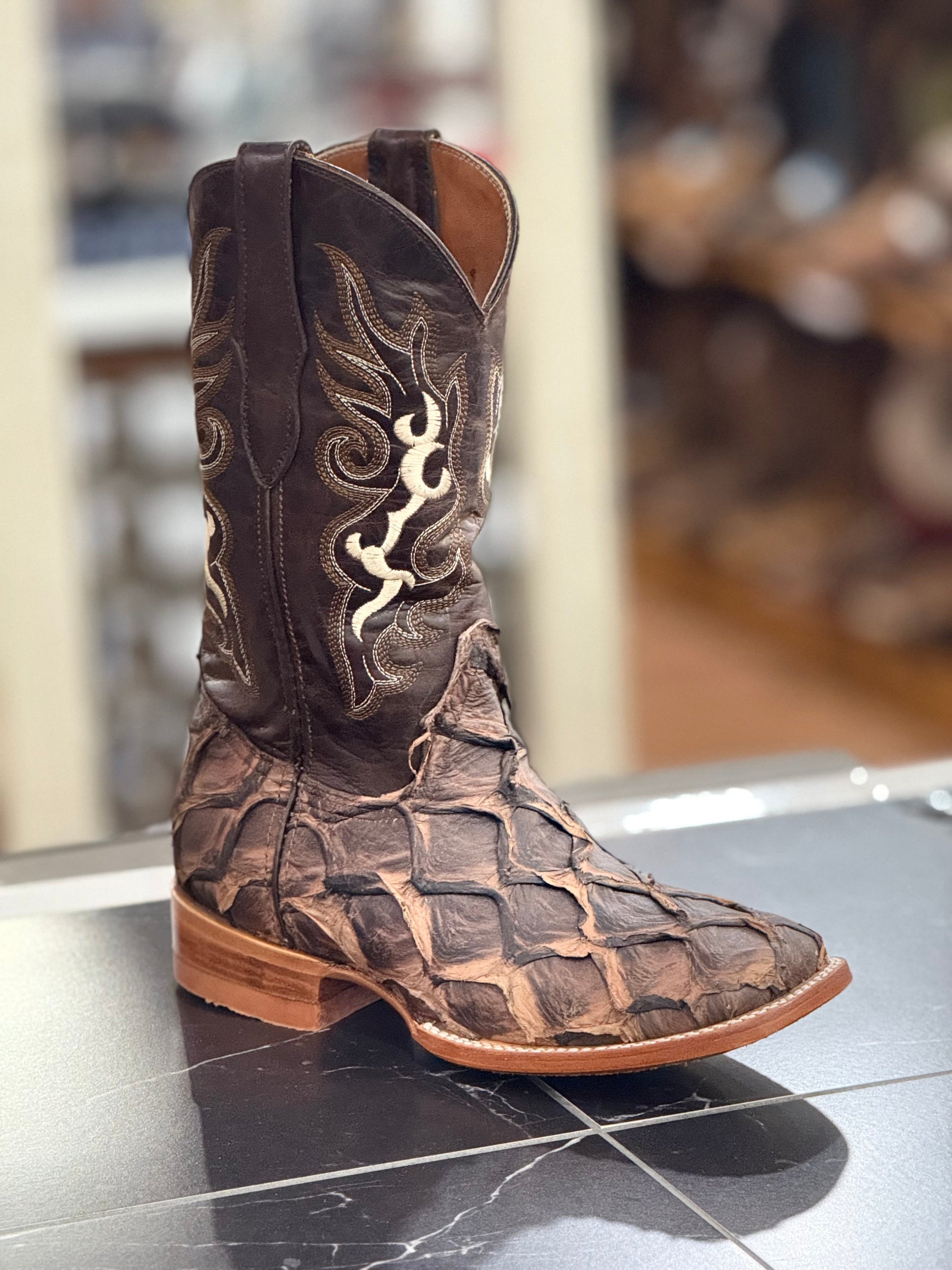 THE STAGE COACH BOOT CO./DILIGENCIA SQUARE TOE EXOTIC ARAPAIMA MUSTANG BROWN BOTAS HOMBRES