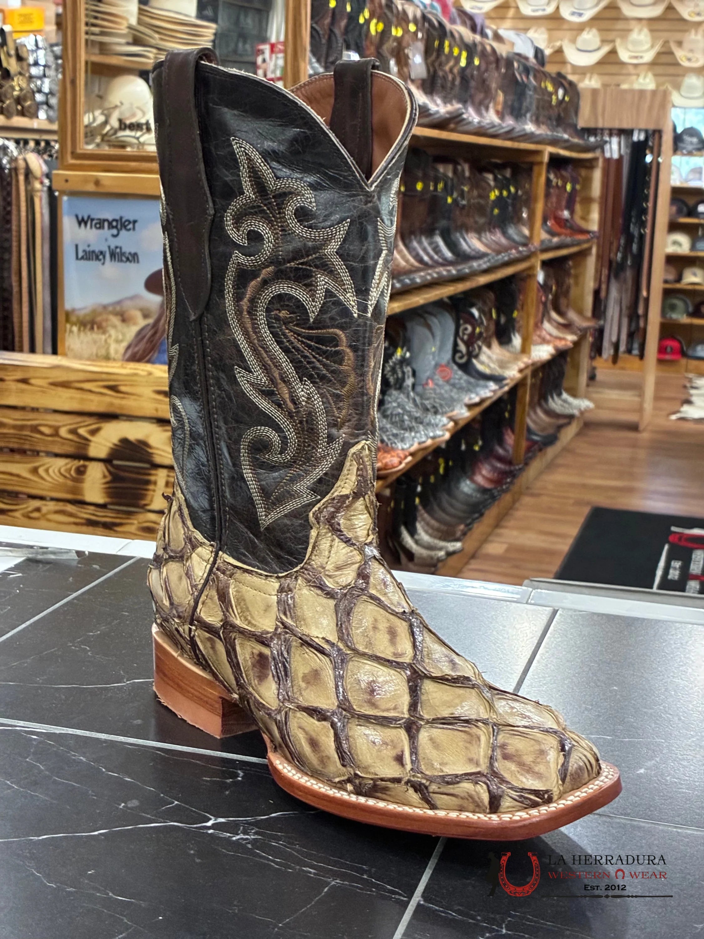 THE STAGE COACH BOOT CO./DILIGENCIA SQUARE TOE EXOTIC MINK IHS FISH SKIN BOTAS HOMBRES