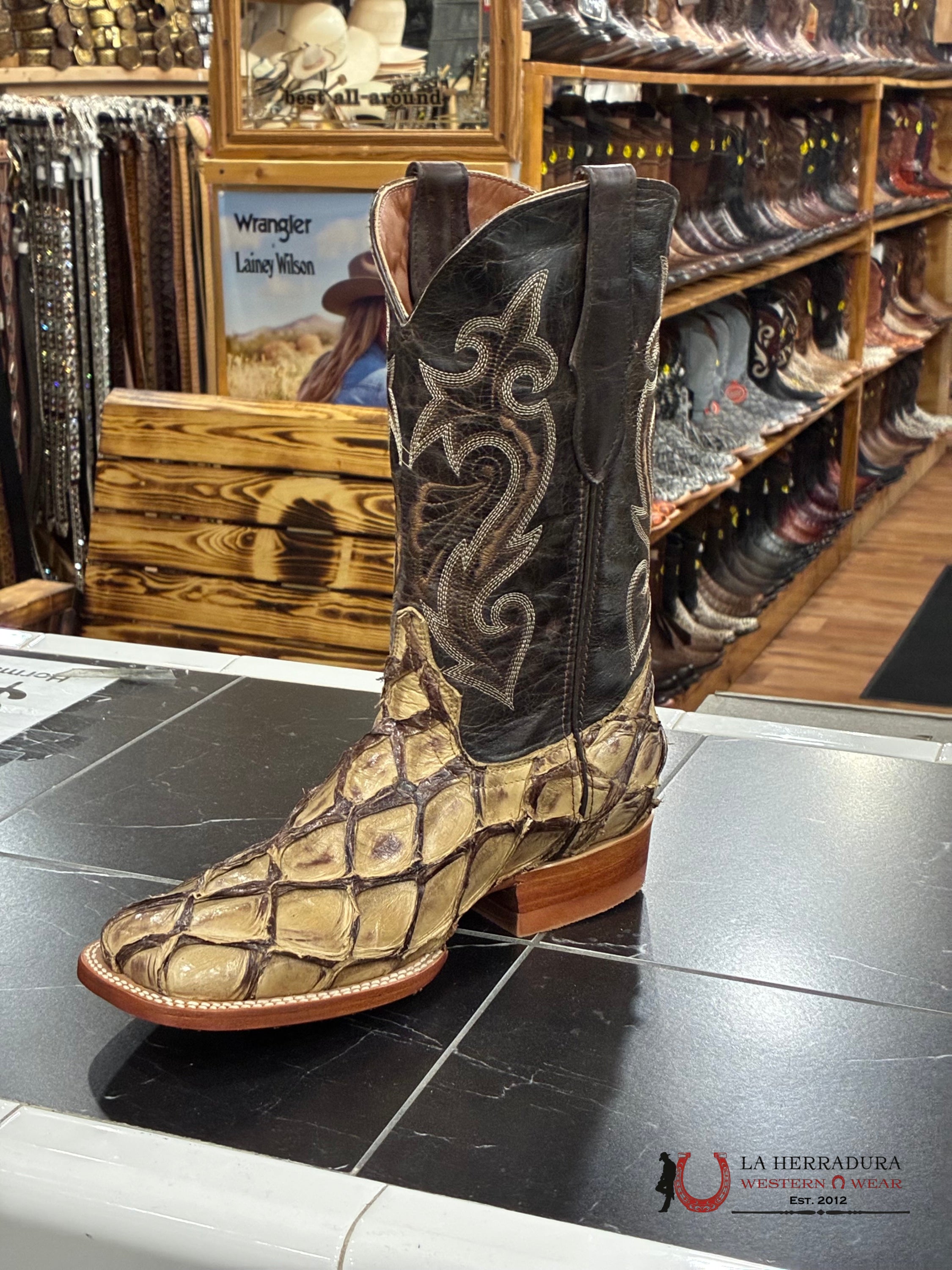 THE STAGE COACH BOOT CO./DILIGENCIA SQUARE TOE EXOTIC MINK IHS FISH SKIN BOTAS HOMBRES