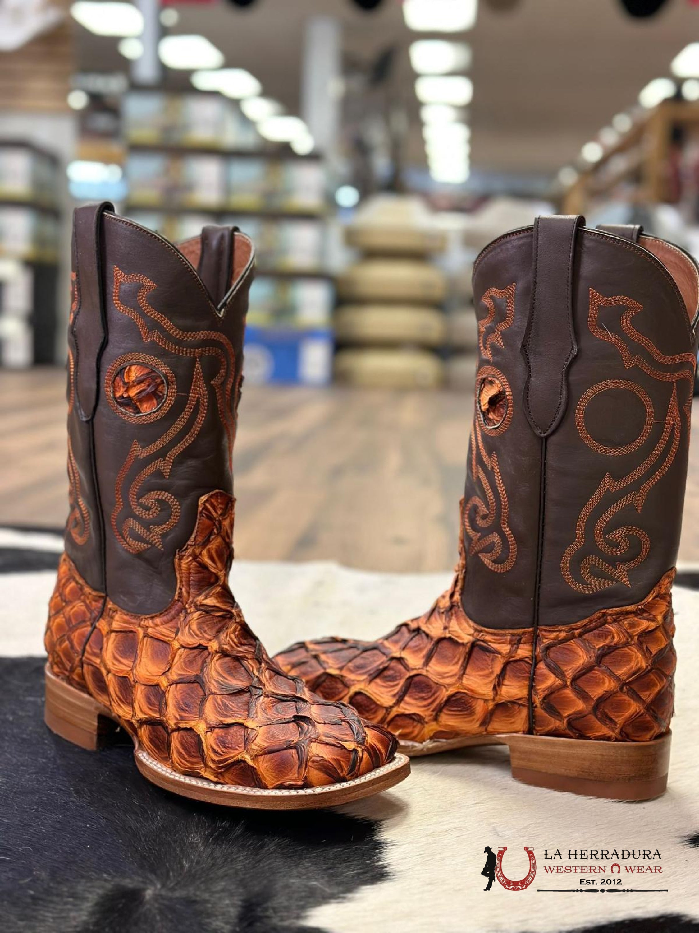 The Stage Coach Boot Co. Square Toe Exotic Orange/Brown Fish Skin Botas Hombres