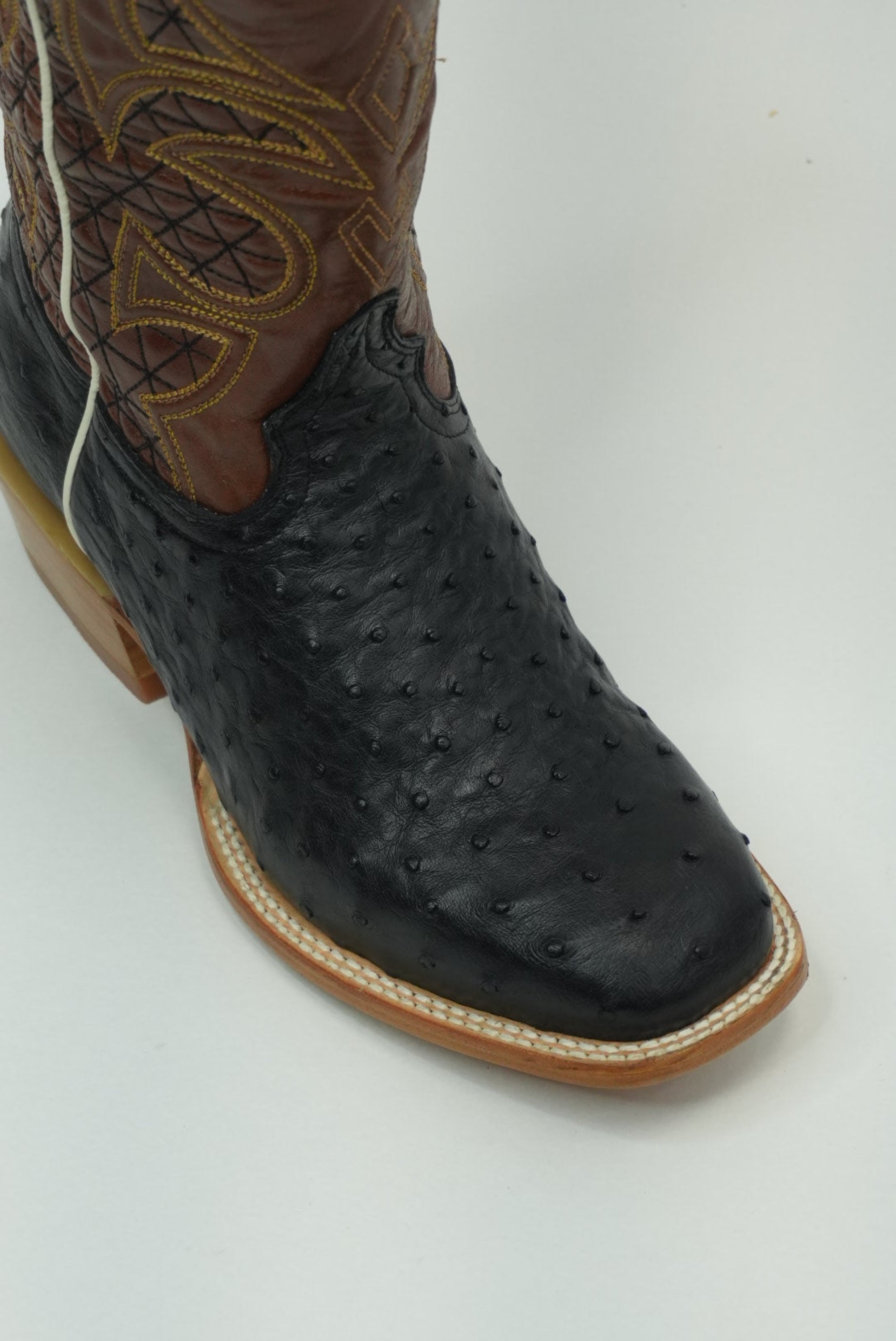 TORO SENTADO MEN AVESTRUZ NEGRA/CABRA PULL UP TAN LEATHER SOLE