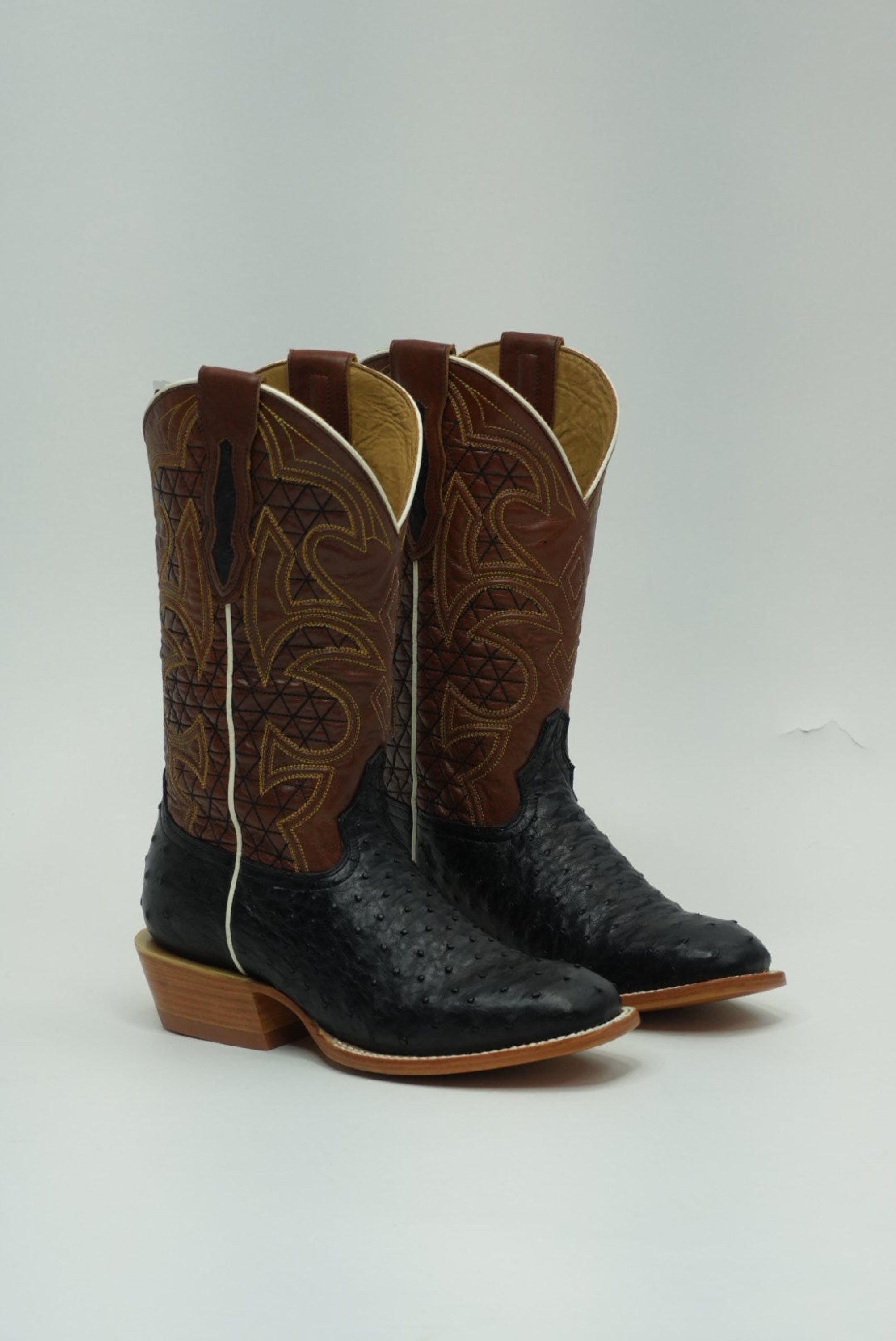 TORO SENTADO MEN AVESTRUZ NEGRA/CABRA PULL UP TAN LEATHER SOLE