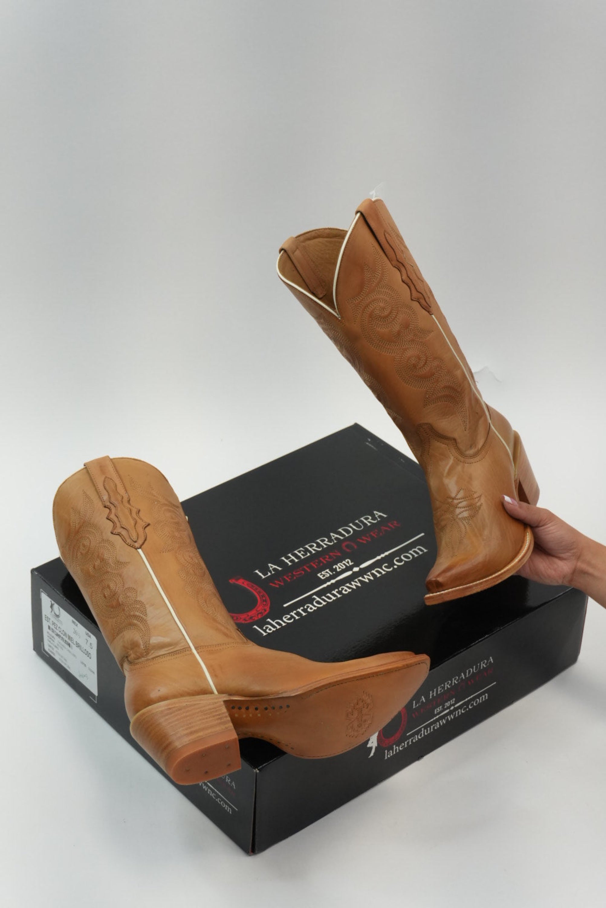 TORO SENTADO WOMEN ALLISON 13 CLAYTON GOLD LEATHER SOLE