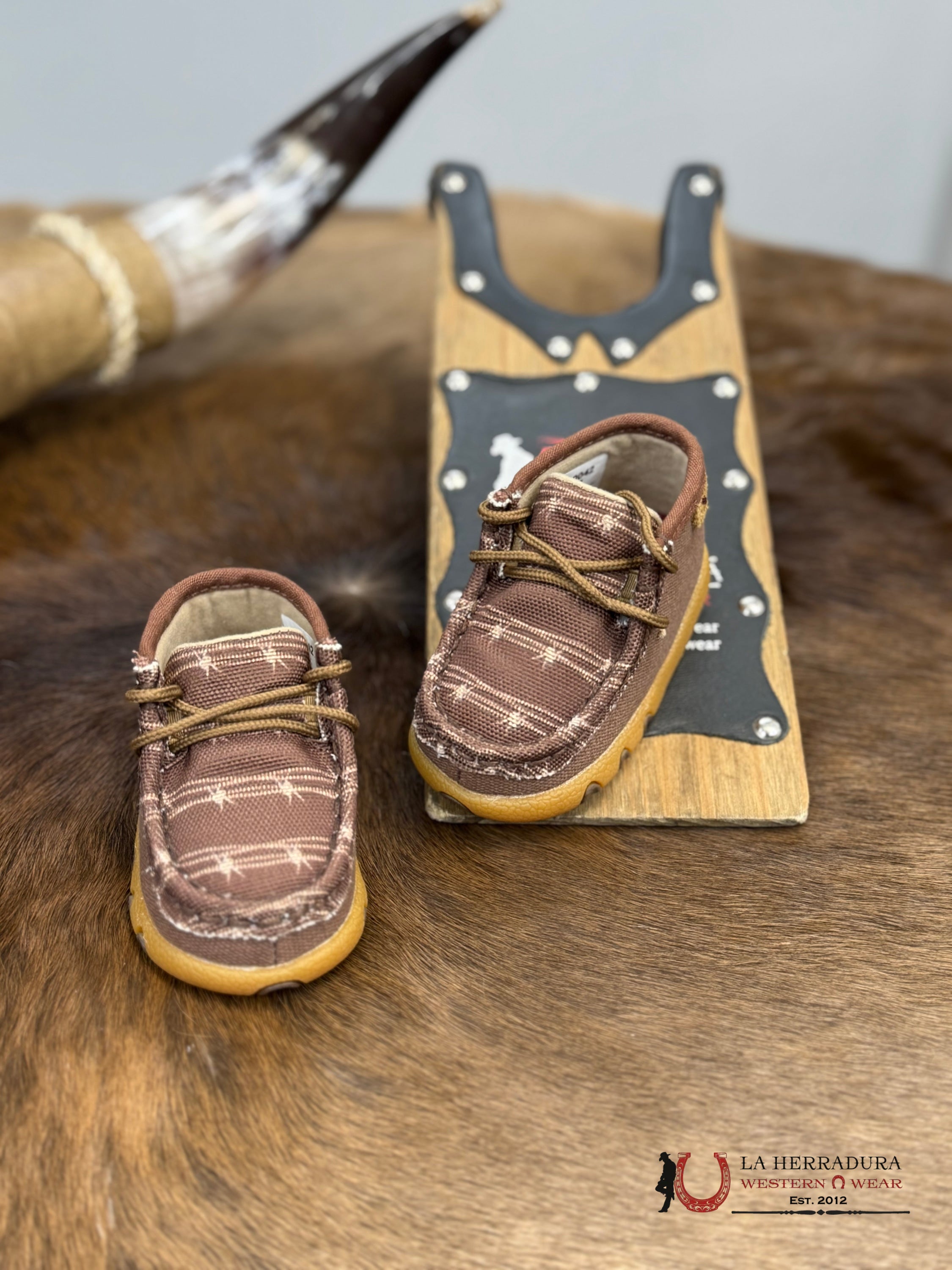 Twisted X Dark Brown And White Niños