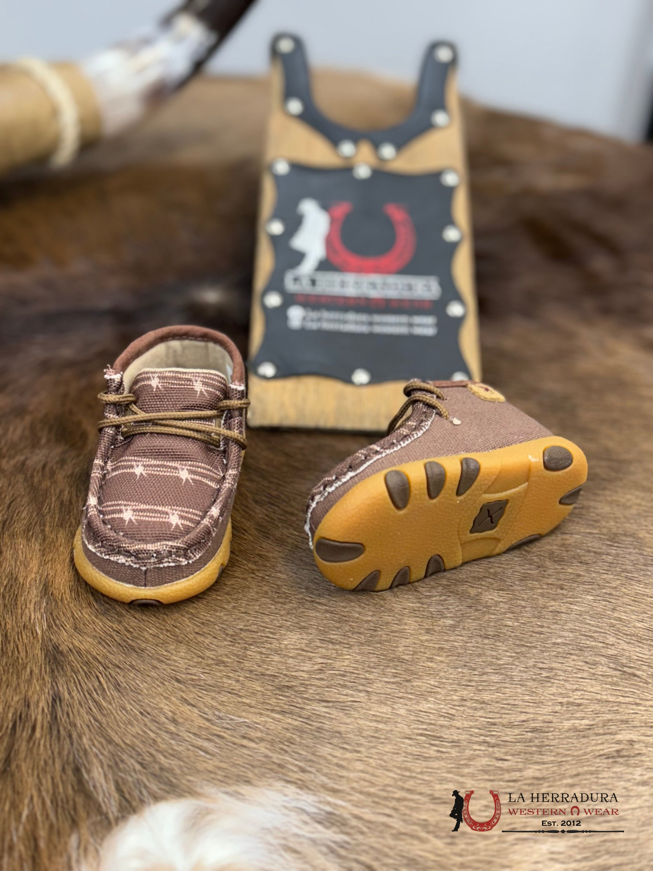 Twisted X Dark Brown And White Niños