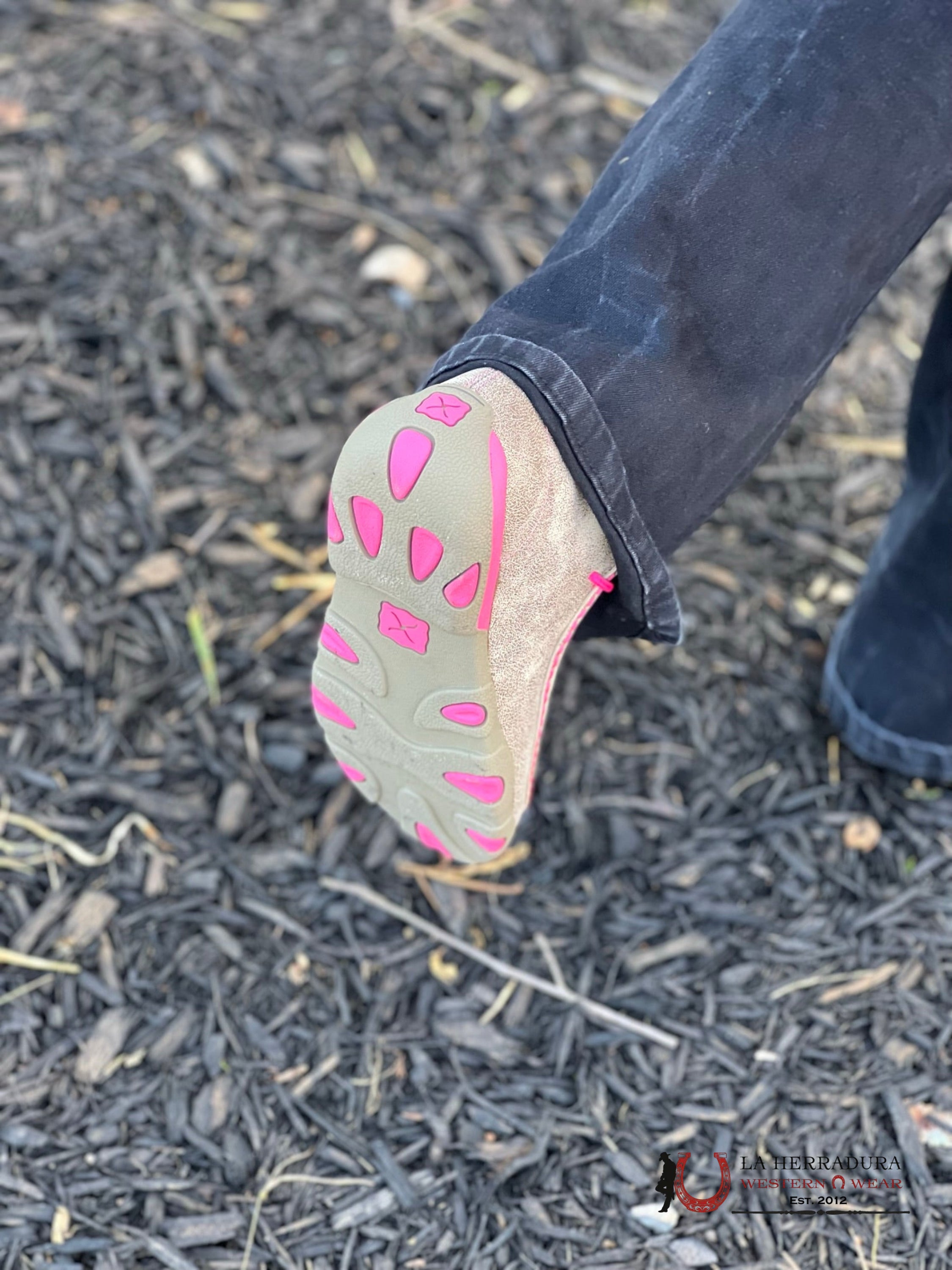 Twisted X Womens Driving Moc Dusty Tan Neon Pink Casual Shoe Zapatos Mujeres