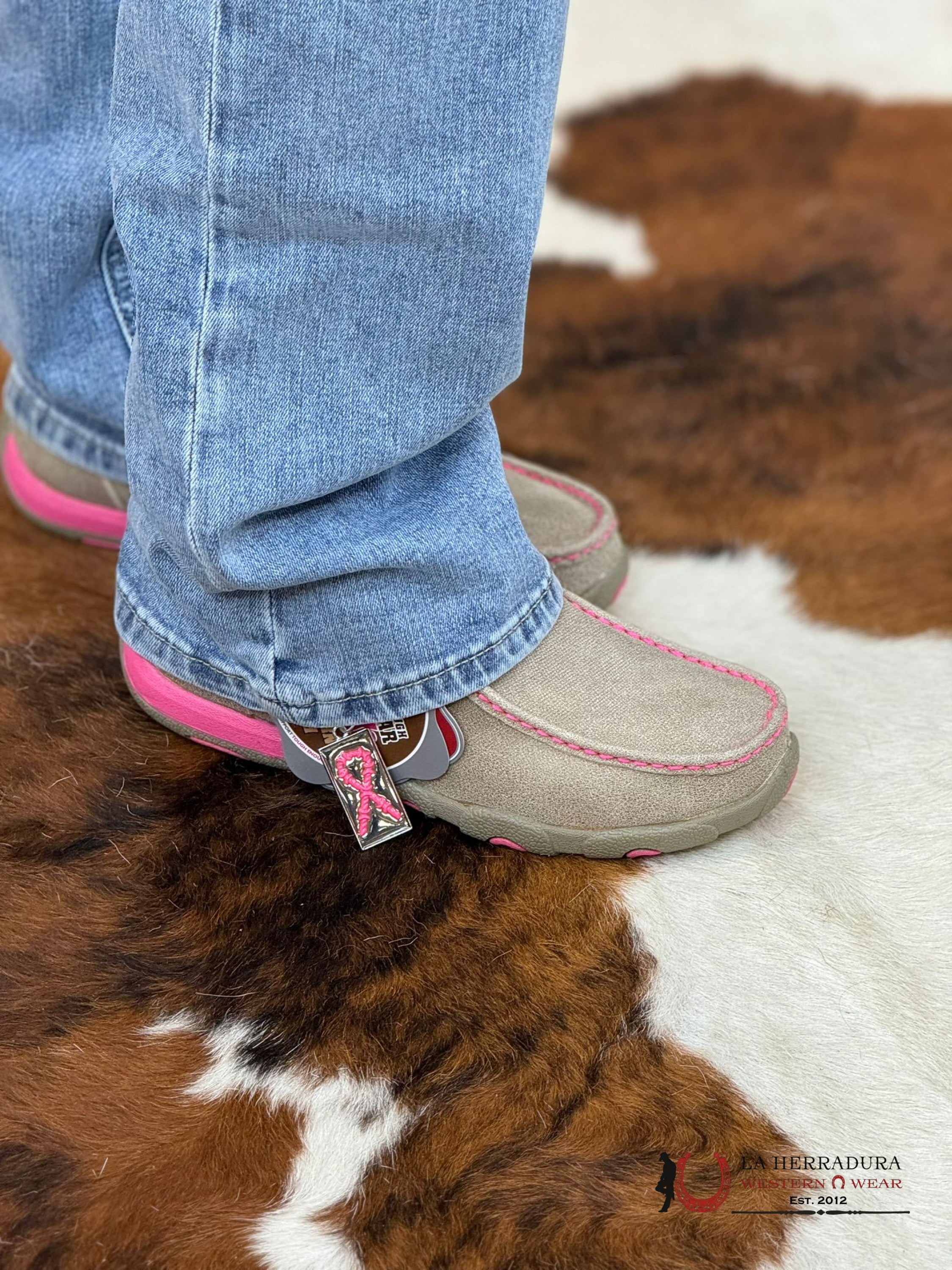 Twisted X Womens Driving Moc Dusty Tan Neon Pink Casual Shoe Zapatos Mujeres