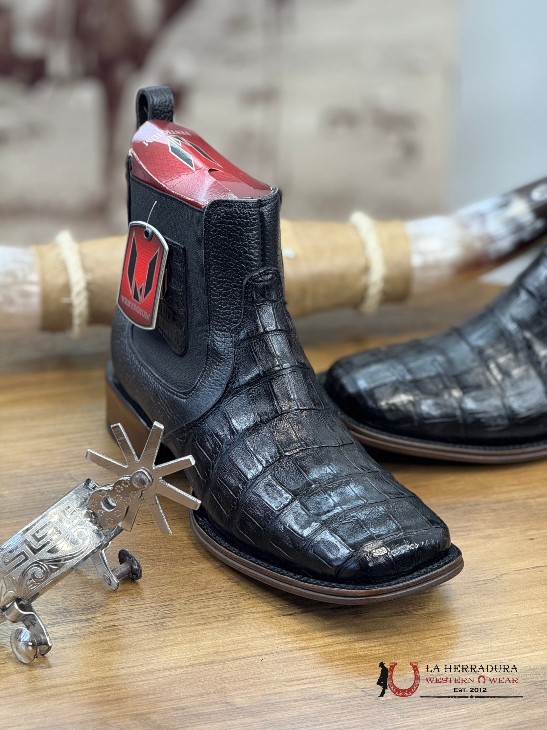 VESTIGIUM SHORT BOOT EXOTICH CAIMAN BELLY BLACK LEATHER - 8205 BOTAS HOMBRES