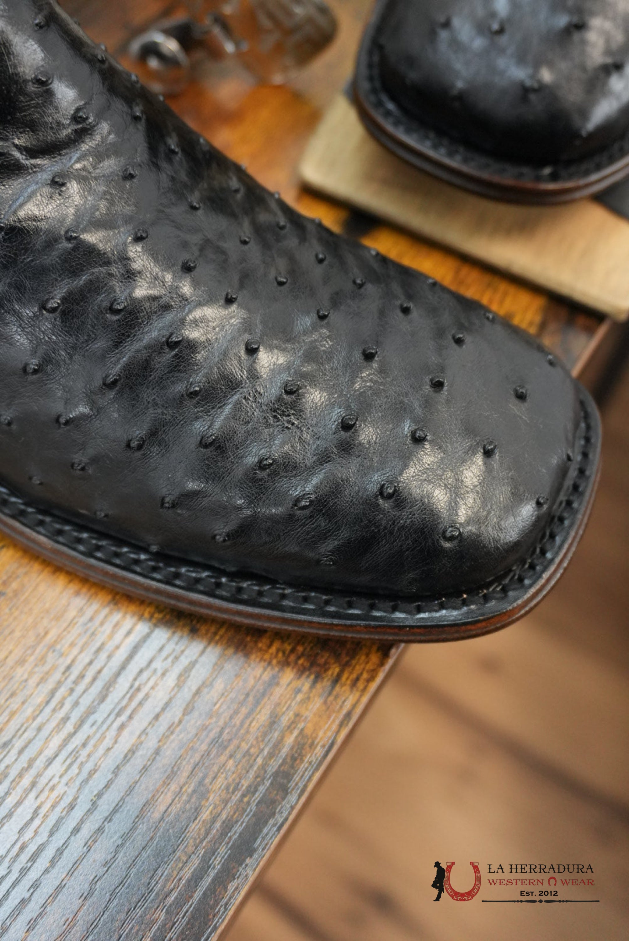 VESTIGIUM SHORTBOOT EXOTIC OSTRICH BLACK - 0305 BOTAS HOMBRES