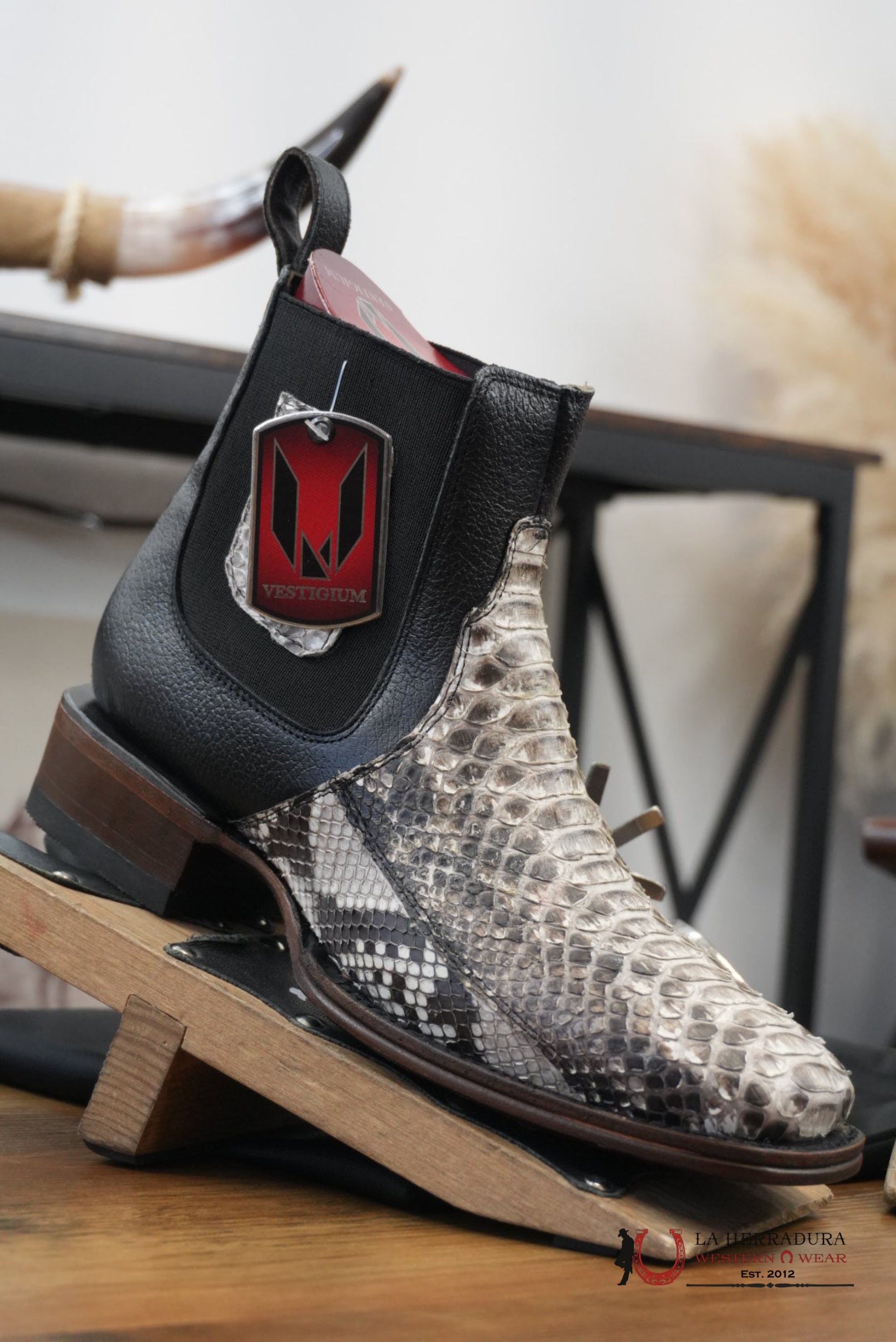 VESTIGIUM SHORTBOOT EXOTIC PYTHON NOBUCK NATURAL - 5749 BOTAS HOMBRES