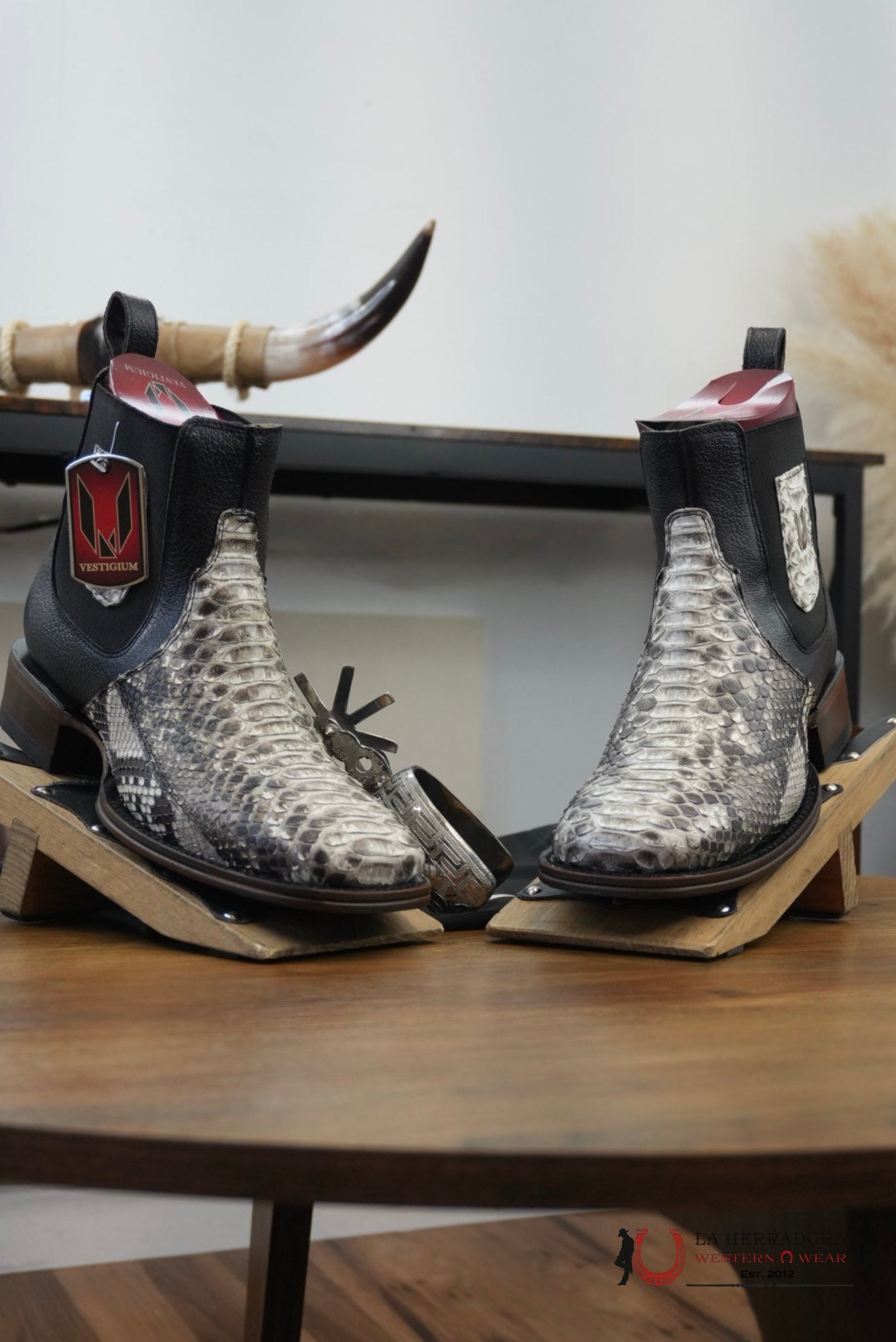 VESTIGIUM SHORT-BOOT EXOTIC NATURAL PYTHON SQ. TOE -782BN5749