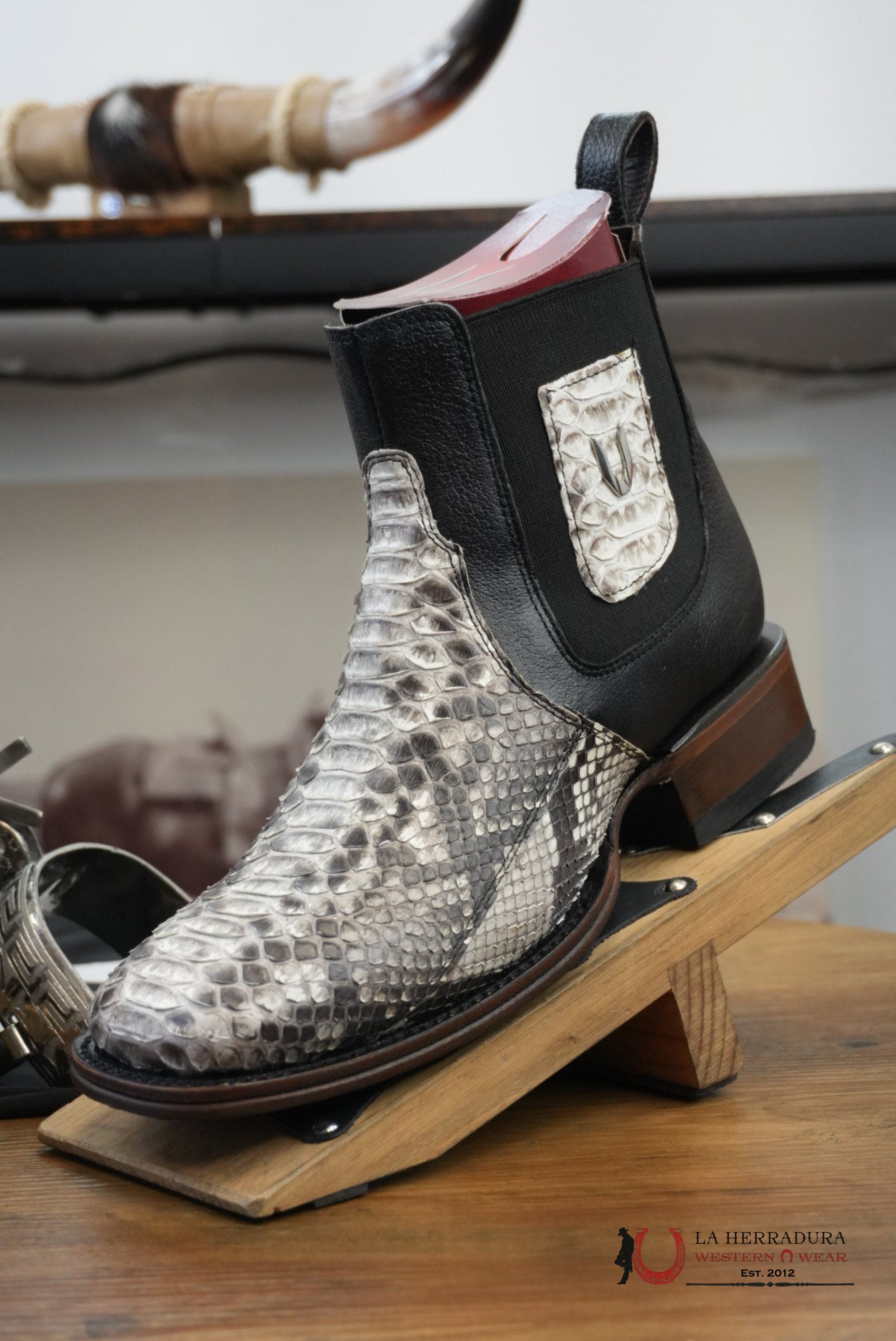 VESTIGIUM SHORTBOOT EXOTIC PYTHON NOBUCK NATURAL - 5749 BOTAS HOMBRES