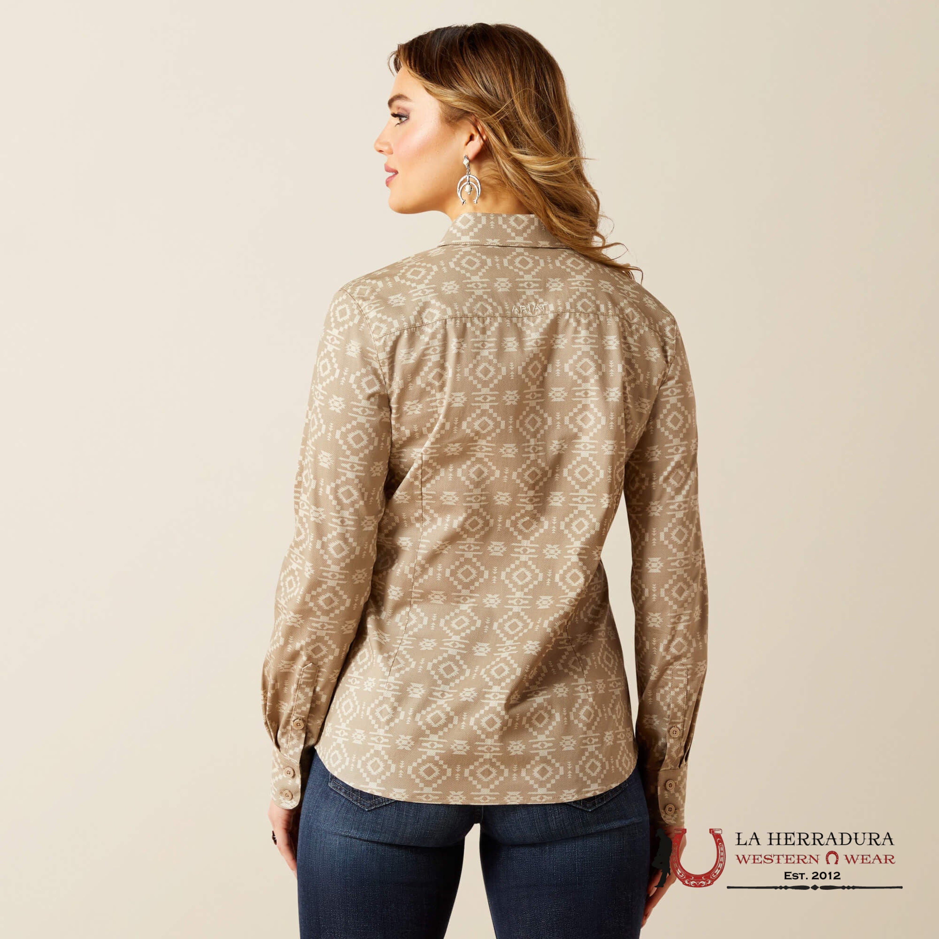 WOMEN ARIAT TEAM KIRBY STRCH LS SHRT 10062657 ROPA MUJERES